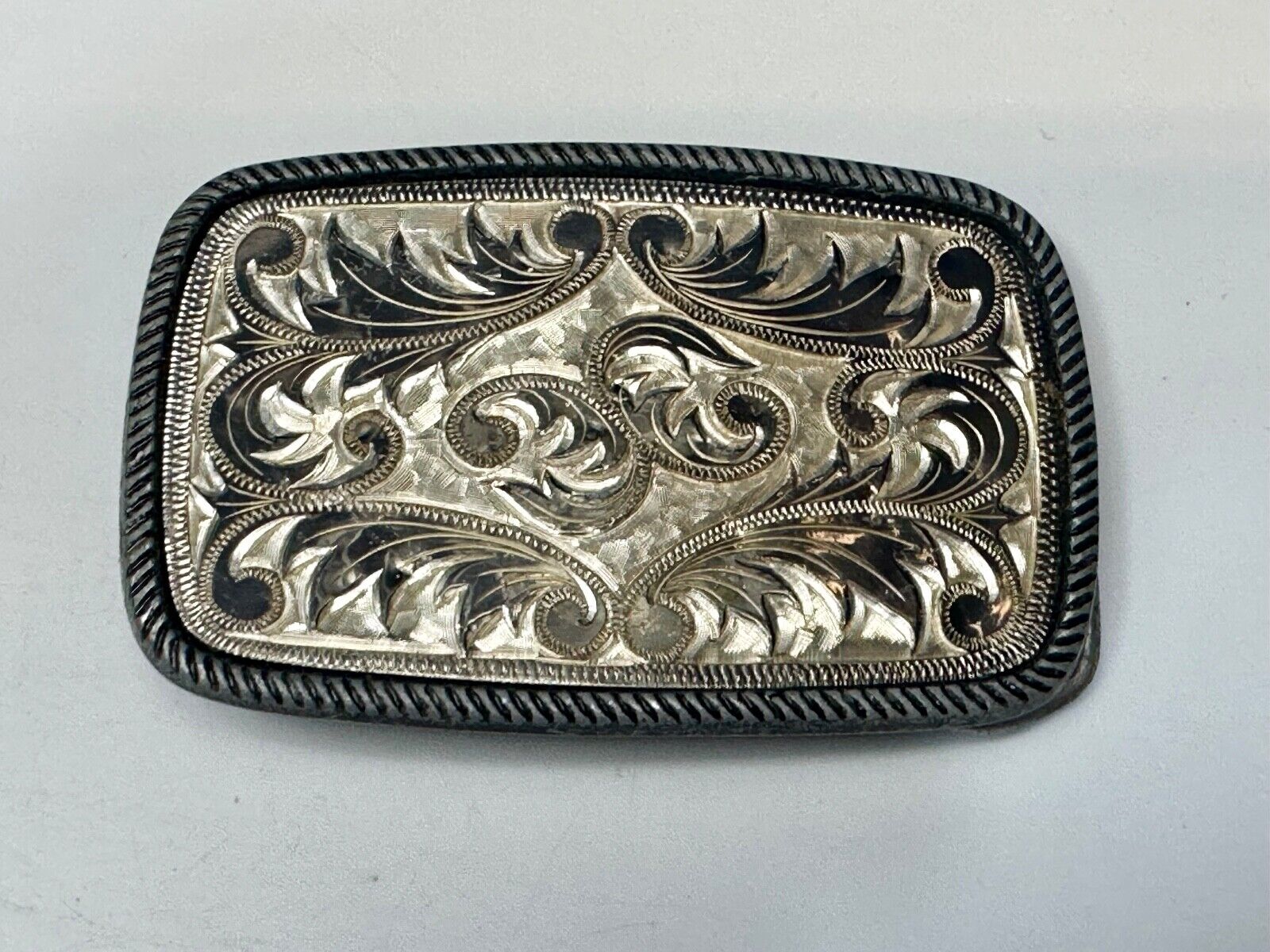 Vintage flower theme etched oval western belt buckle W/ rope border