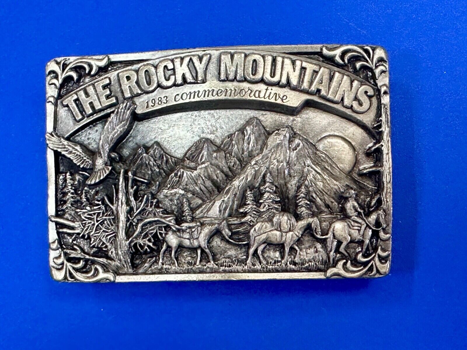 THE ROCKY MOUNTAINS** COMMEMORATIVE BELT BUCKLE VINTAGE 1983 BELT BUCKLE