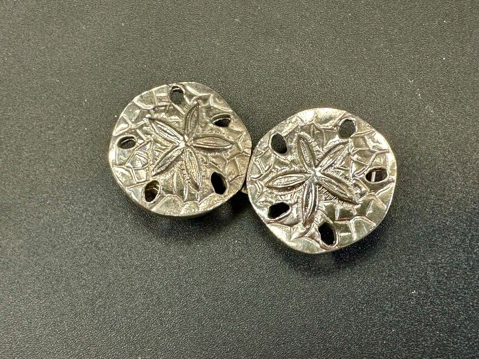 2" Sand Dollars - Vintage Two-piece interlocking gold tone belt buckle