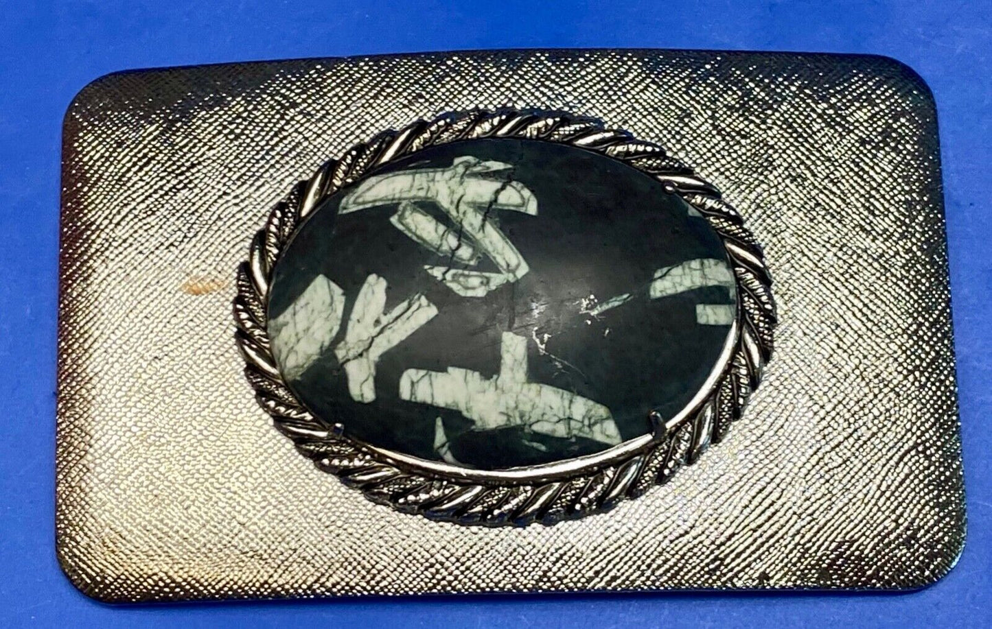Black & white Oval Cabochon Conch centerpiece on Western belt buckle