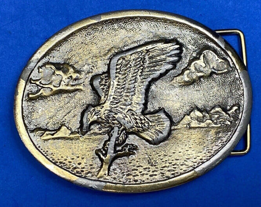 Vintage Hunting Perched Diving Eagle Patriotic Eagle belt buckle 
