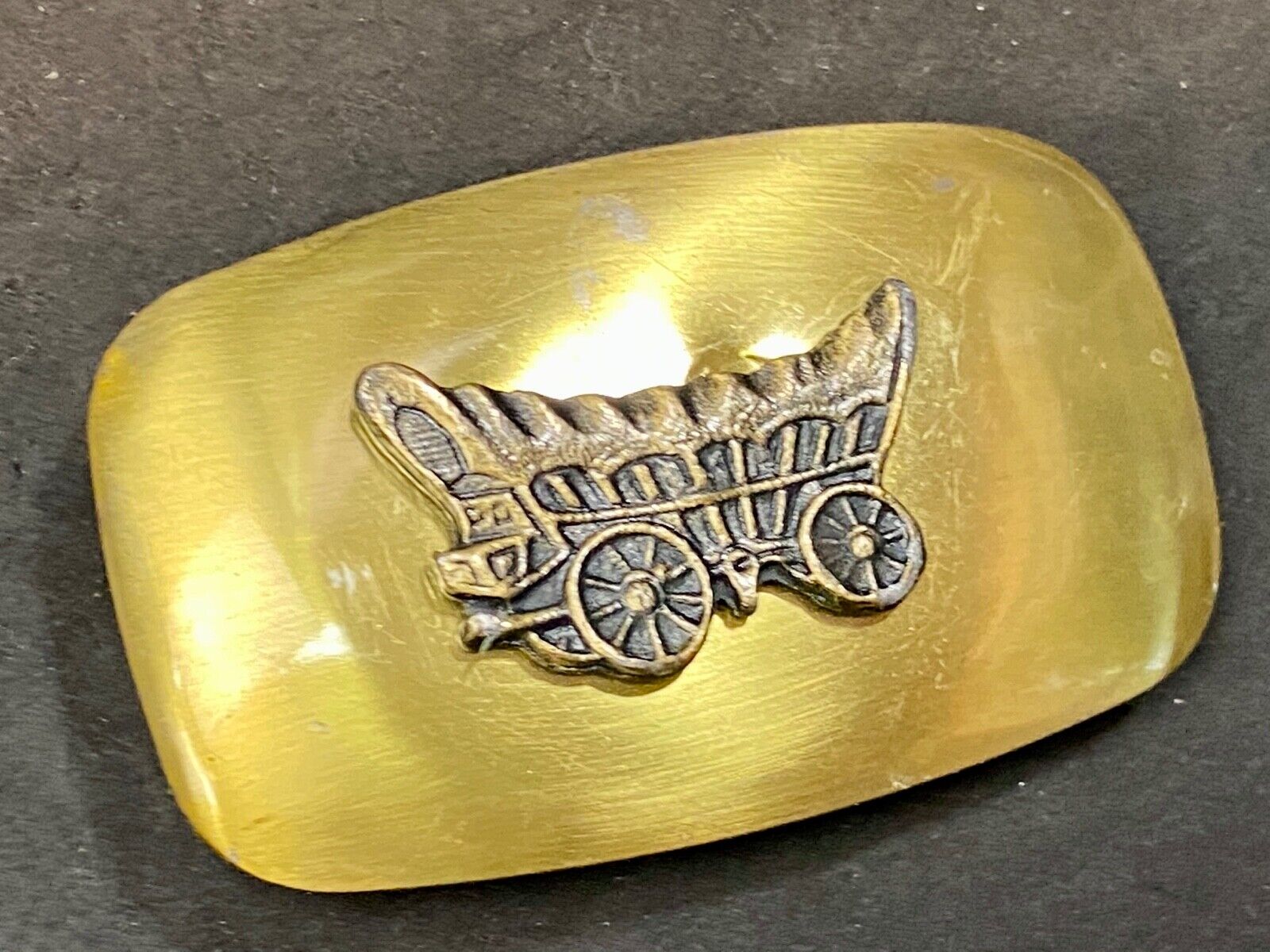 Vintage horse drawncovered wagon moving out west cowboy belt buckle 