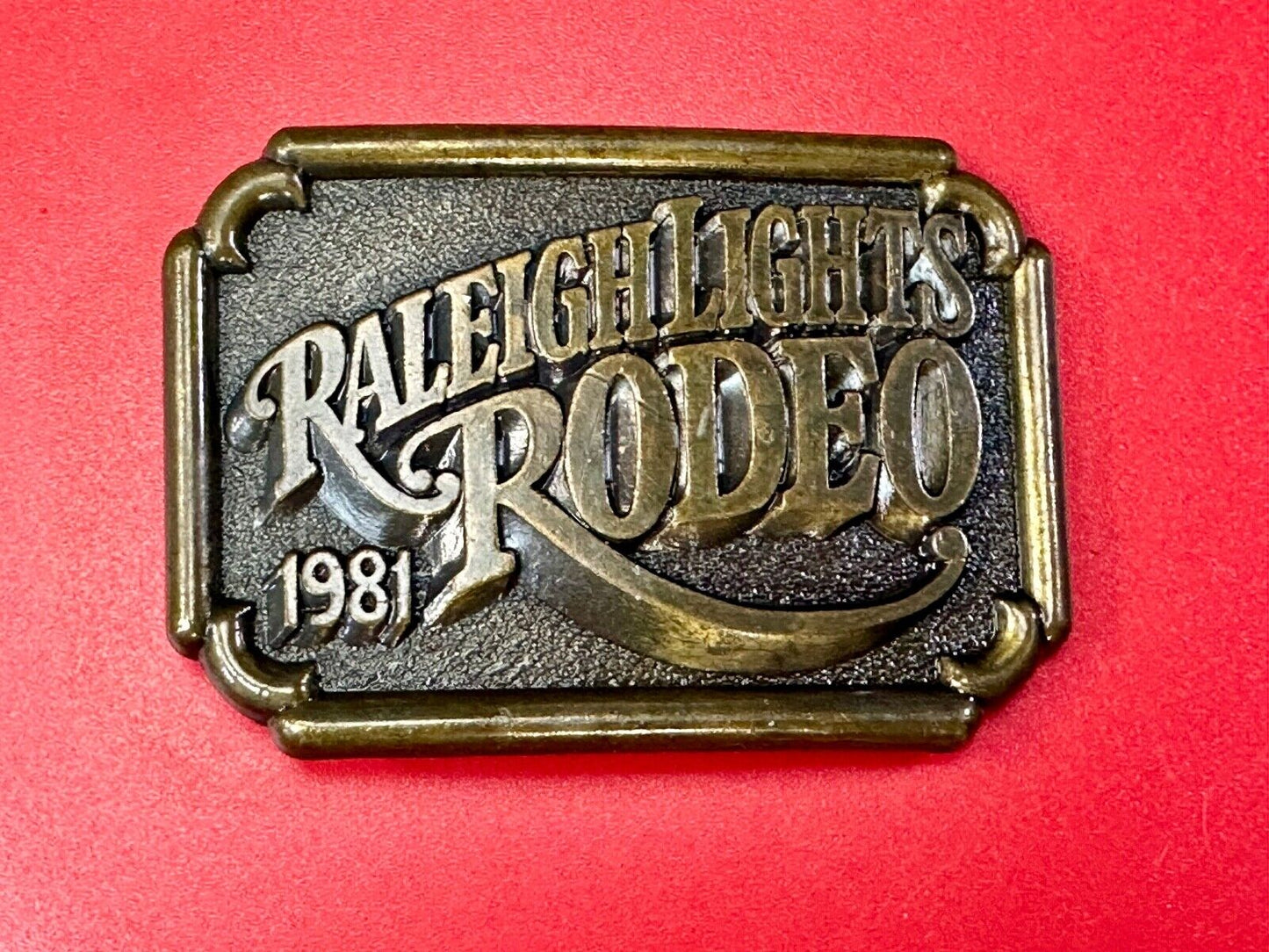 Vintage 1981 RALEIGH LIGHTS RODEO CIGARETTES SPONSOR Brass tone belt buckle