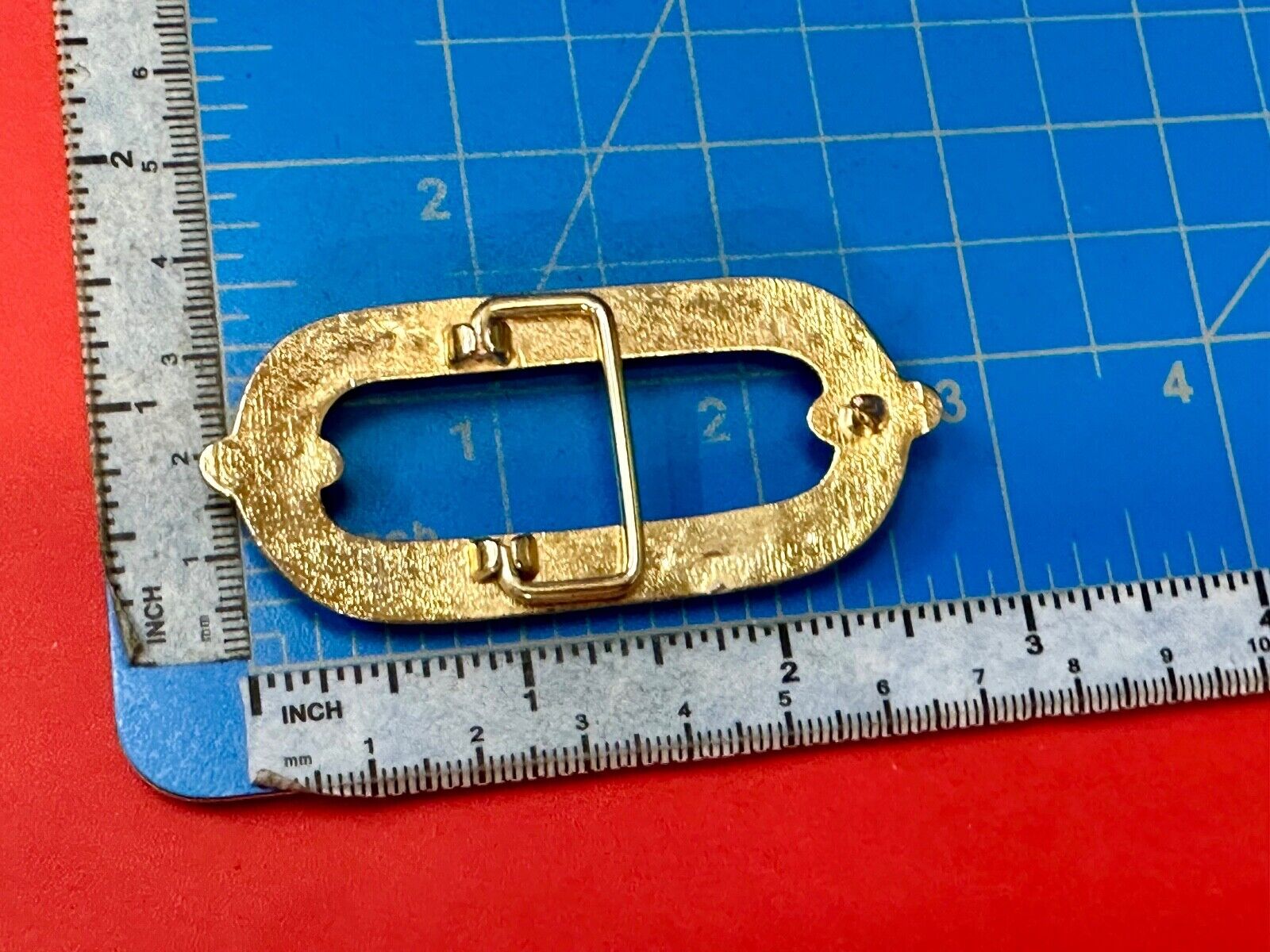Vintage gold tone Tube Link Pattern belt buckle