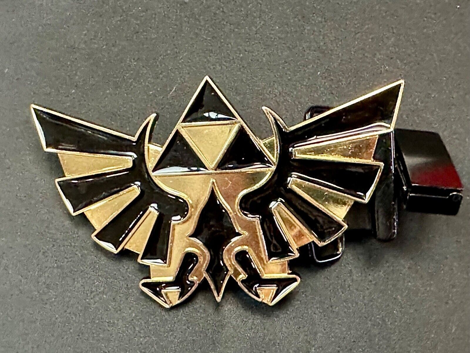 THE LEGEND OF ZELDA Black and Gold Triforce 2015 Nintendo gamers BELT BUCKLE