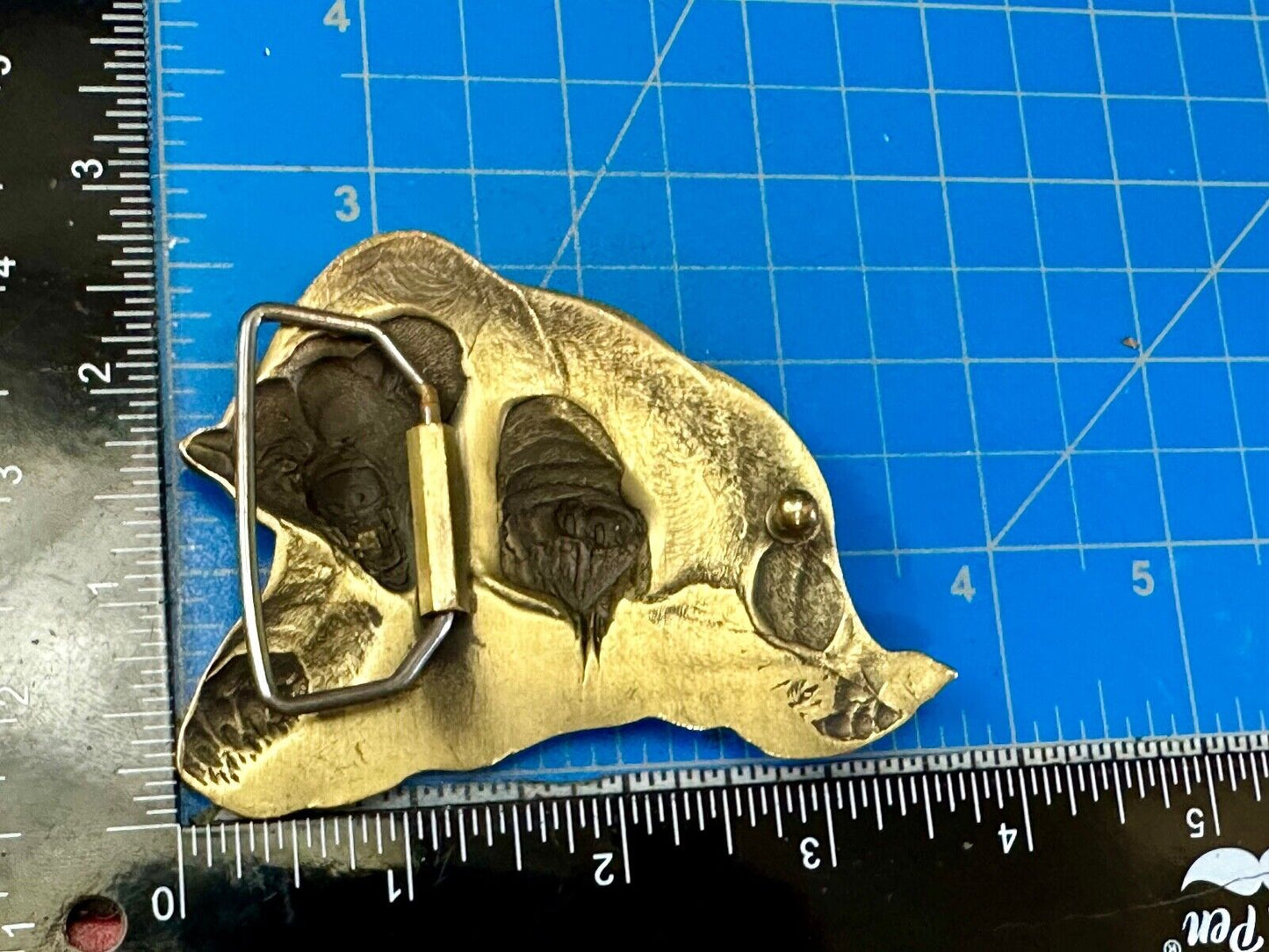 Attacking Grizzly BEAR - Paw reaching out 3D figural belt buckle