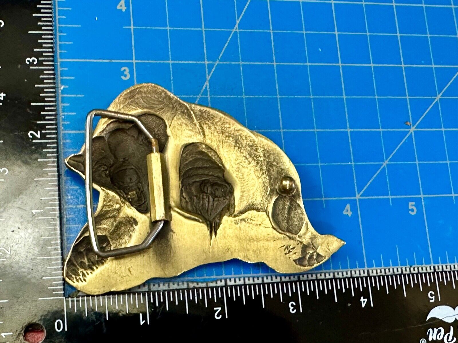 Attacking Grizzly BEAR - Paw reaching out 3D figural belt buckle