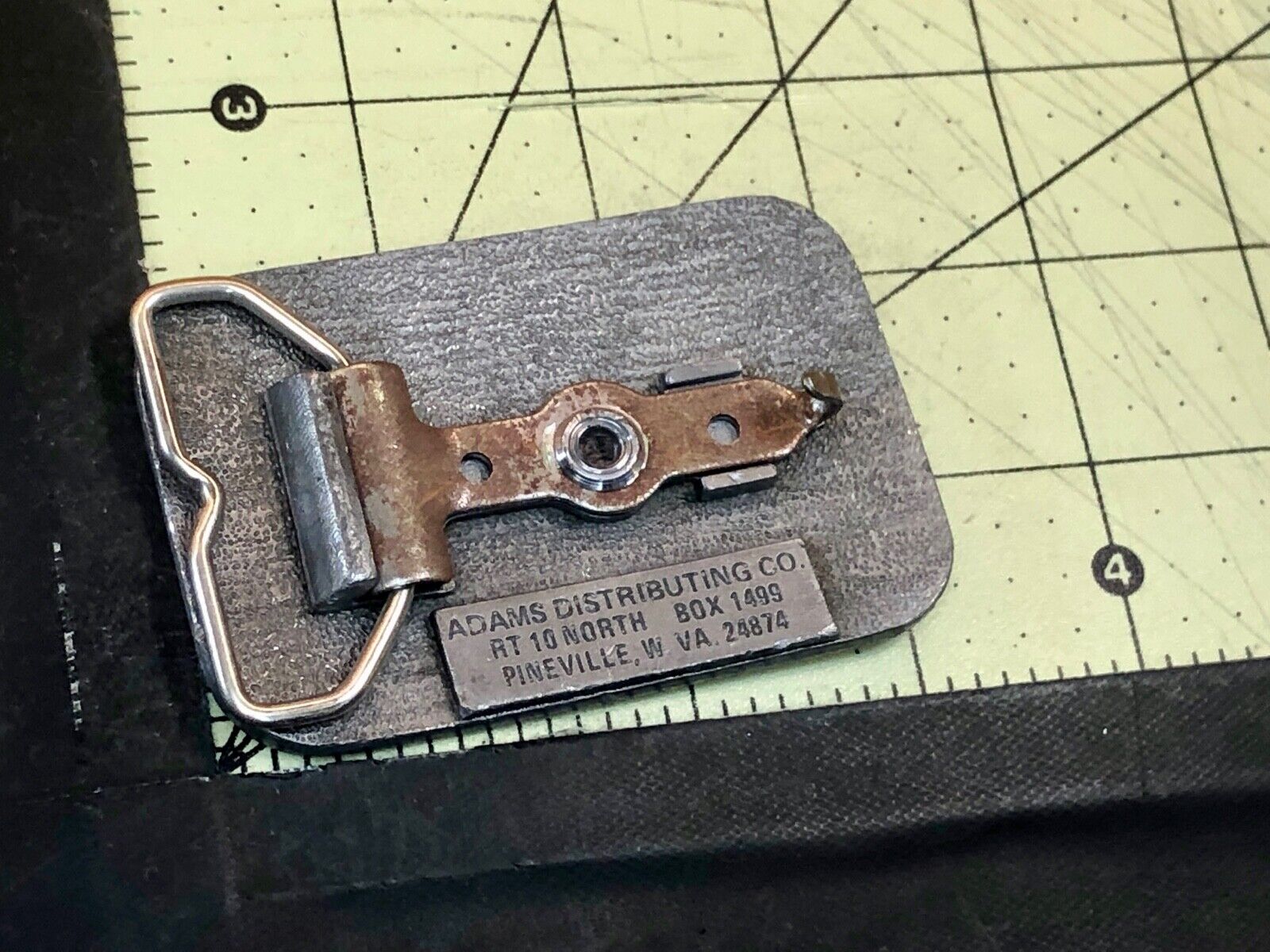 Vintage 1984 - WAKEFIELD golf country club belt buckle