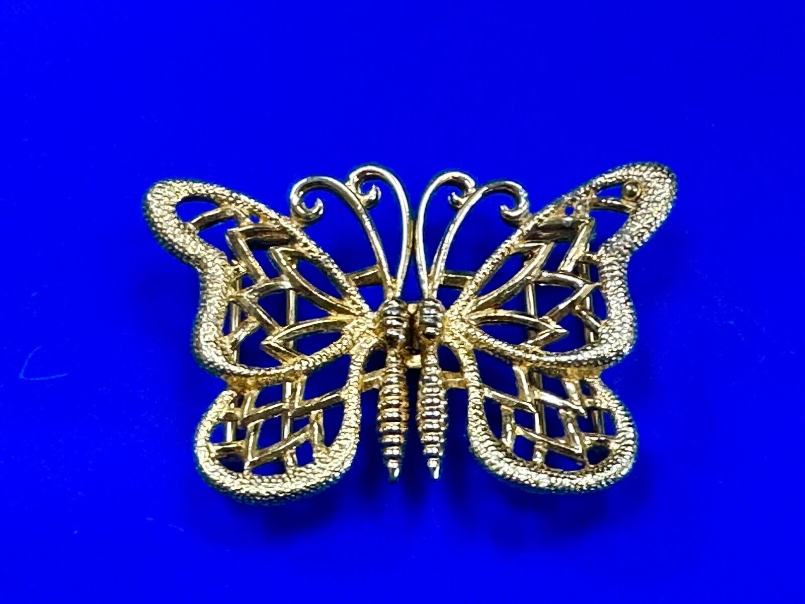 Beautiful BUTTERFLY gold tone two-piece interlocking Mimi Di N 1976 belt buckle