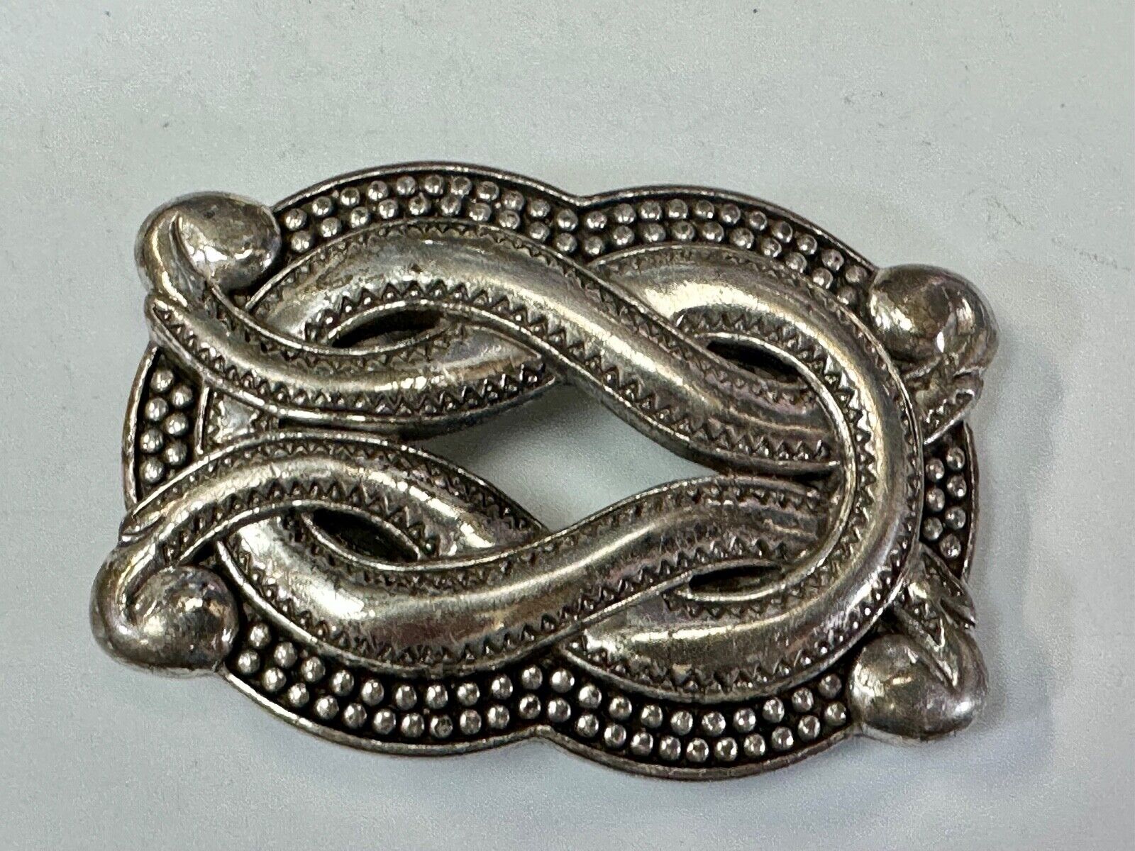 Vintage knot pattern see through silver tone belt buckle