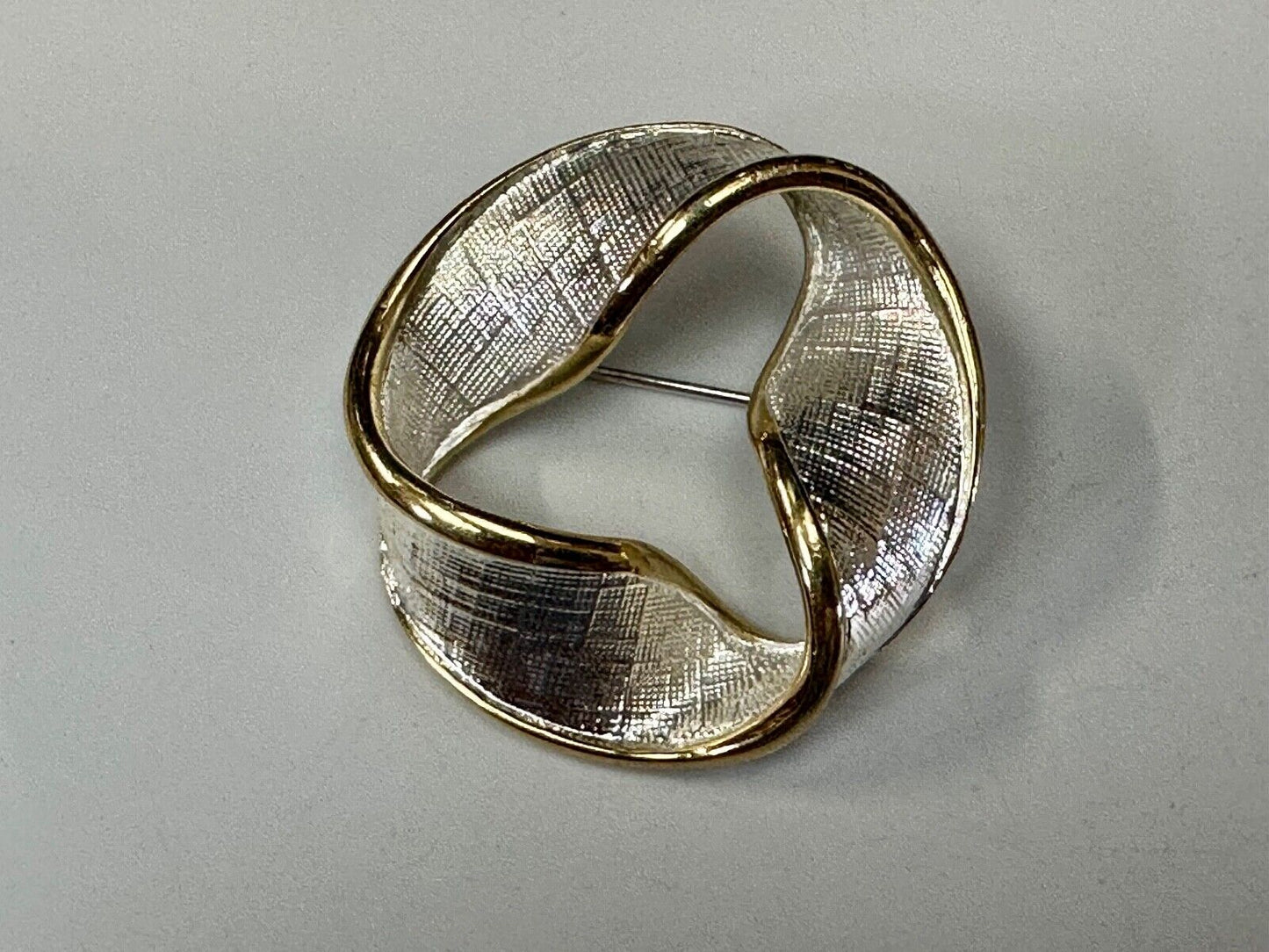 Twisted circle pattern Napier signed vintage two tone brooch pin