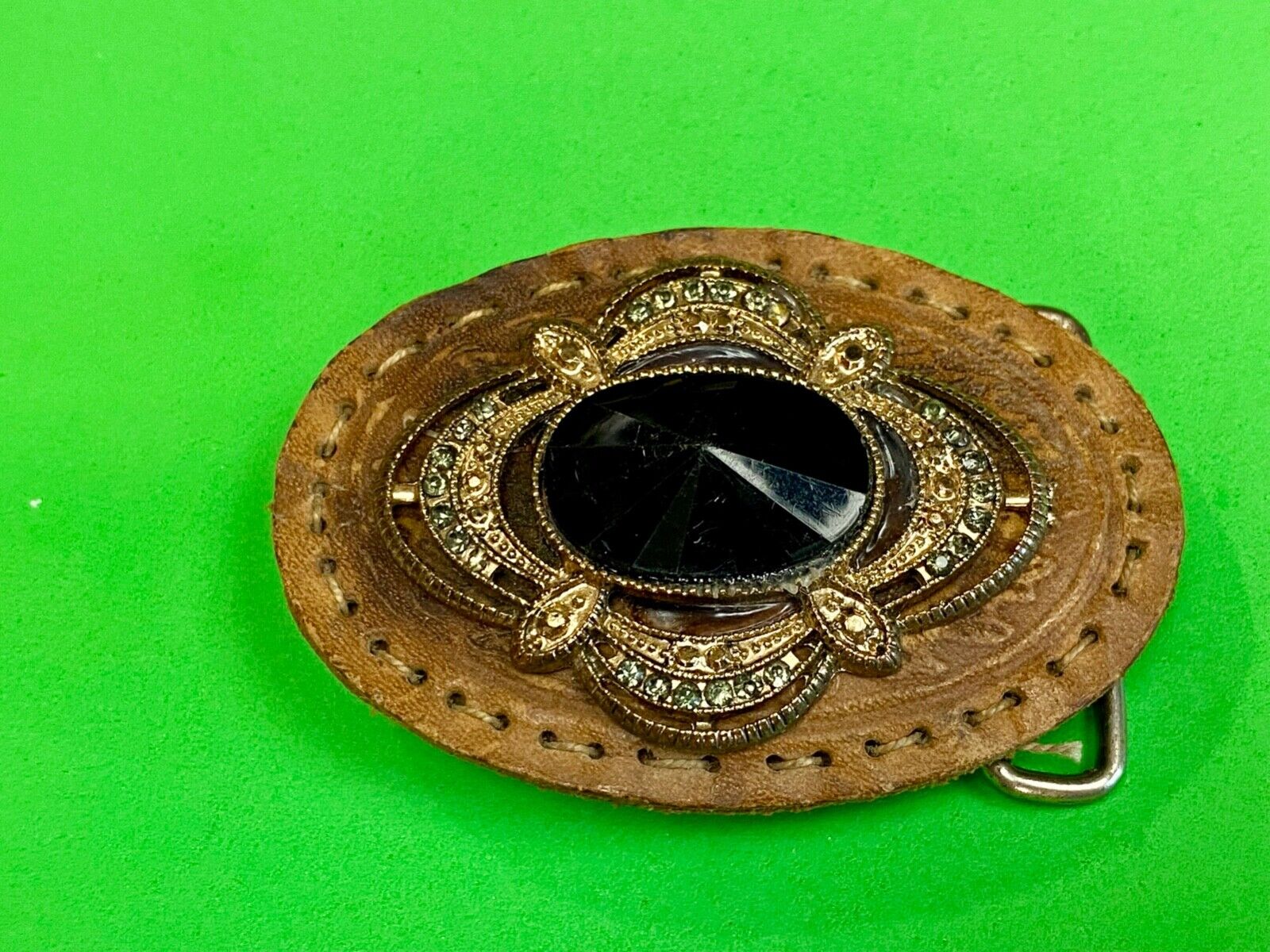 Vintage Leather oval belt buckle with cracked Oval Cab style center belt buckle