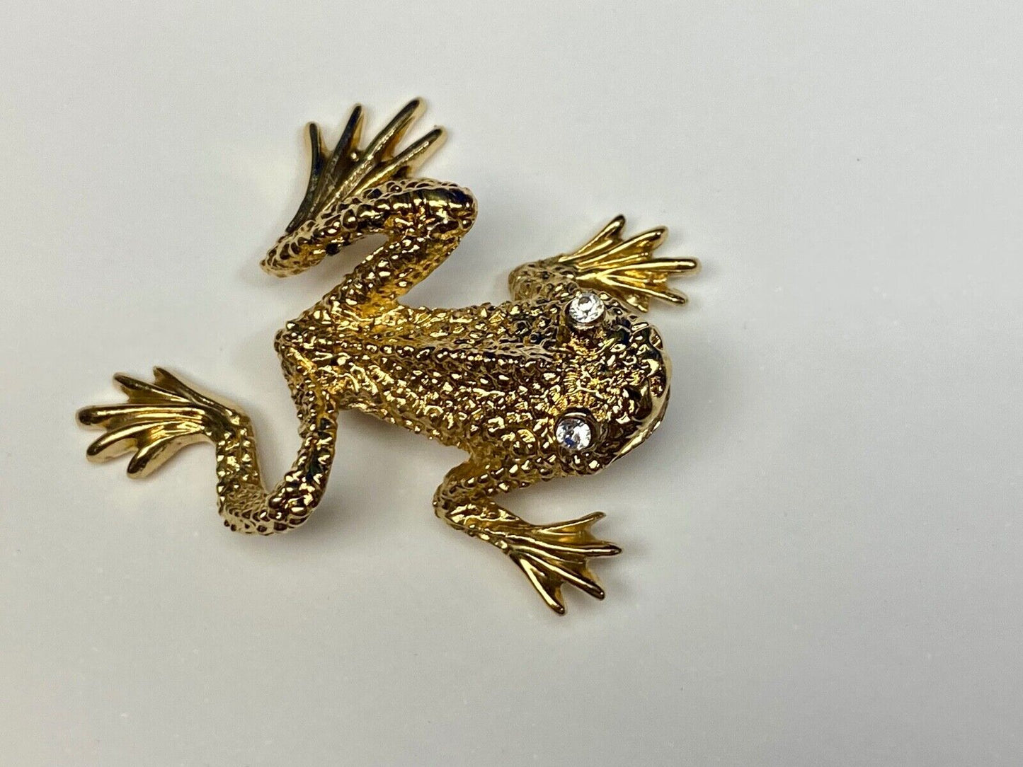 Vintage Danecraft Signed Gold Tone Frog Brooch with rhinestone eyes! 