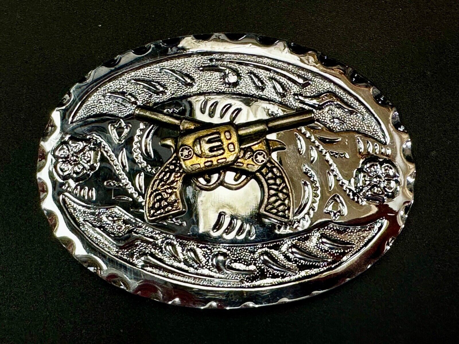 Two Gun Revolver Pistol Western Silver Tone Oval Vintage Cowboys Belt Buckle