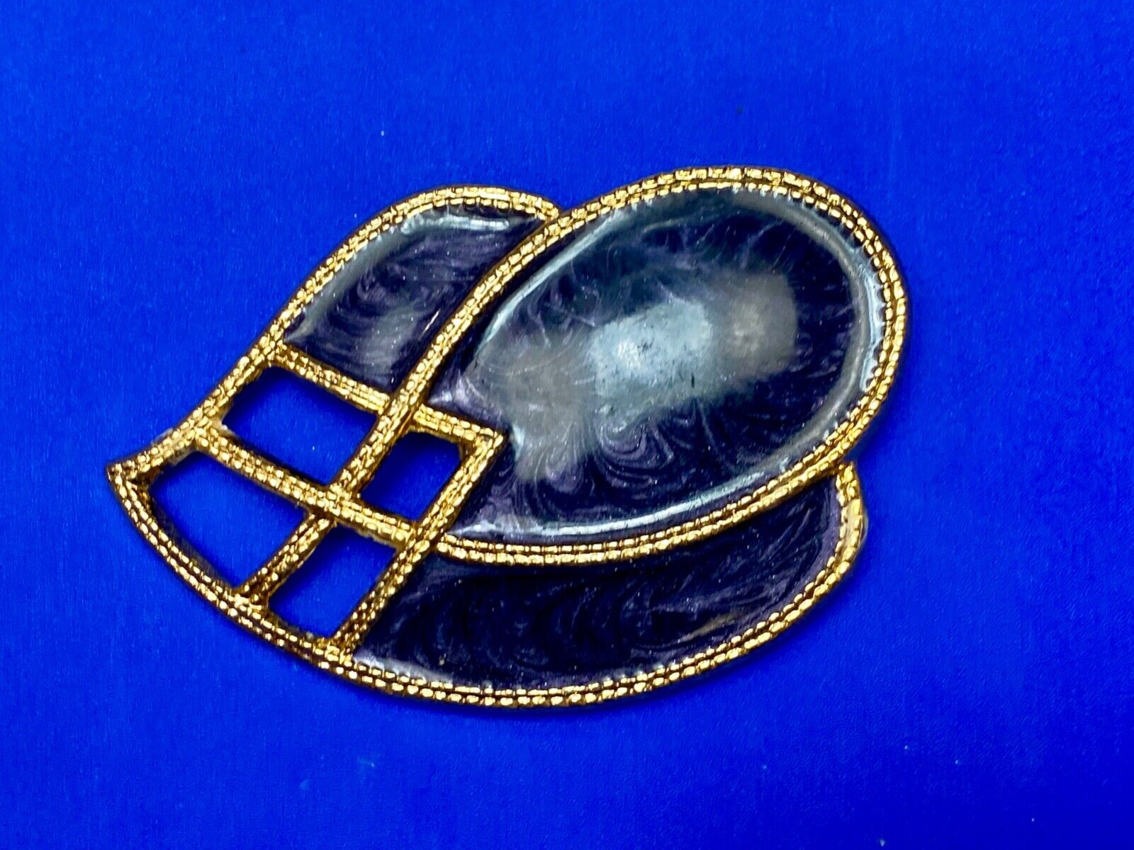 Vintage DayLor Tear Rain Drop style retro gold tone belt clip buckle