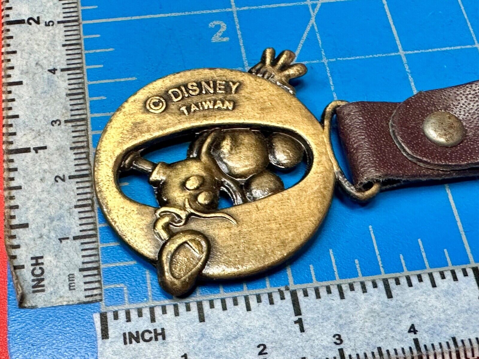 VINTAGE LETTER INITIAL O  MICKEY MOUSE DISNEY KEYCHAIN BRASS and LEATHER FOB