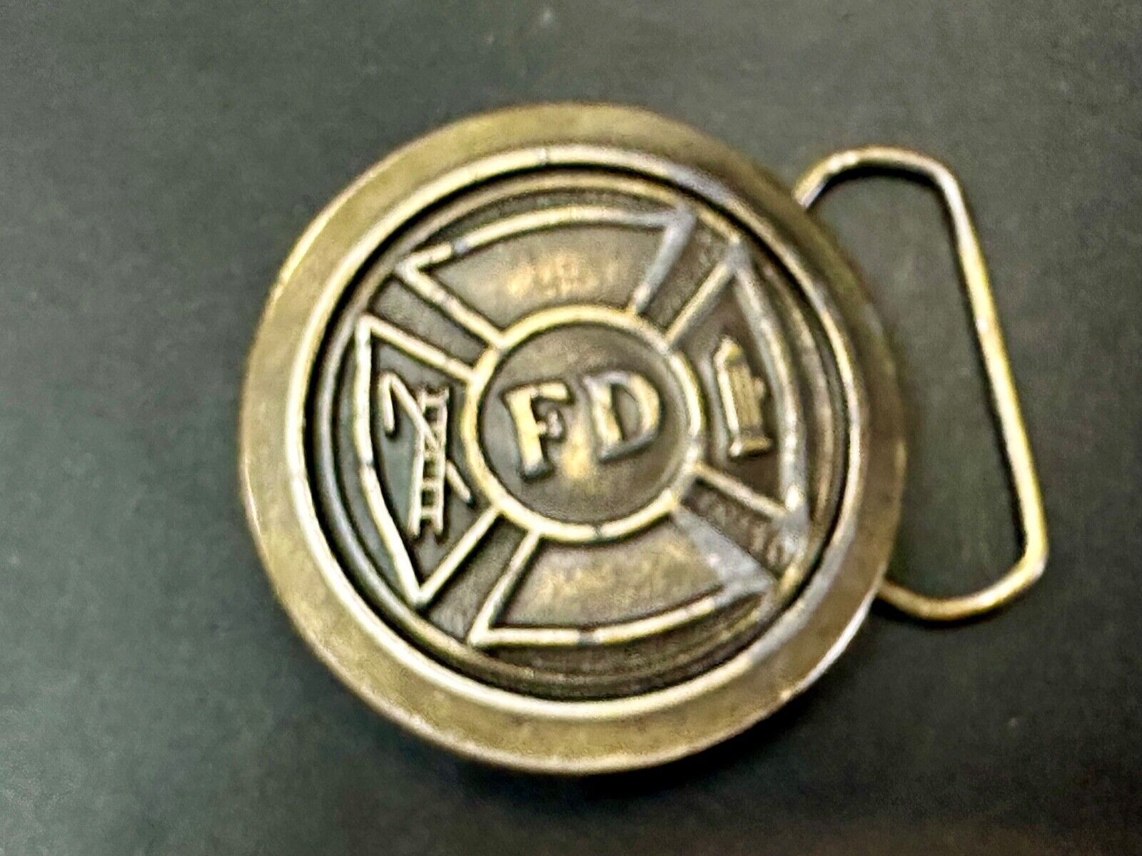 Vintage 1977 Fire Department FD Hook & Ladder Emblem belt buckle