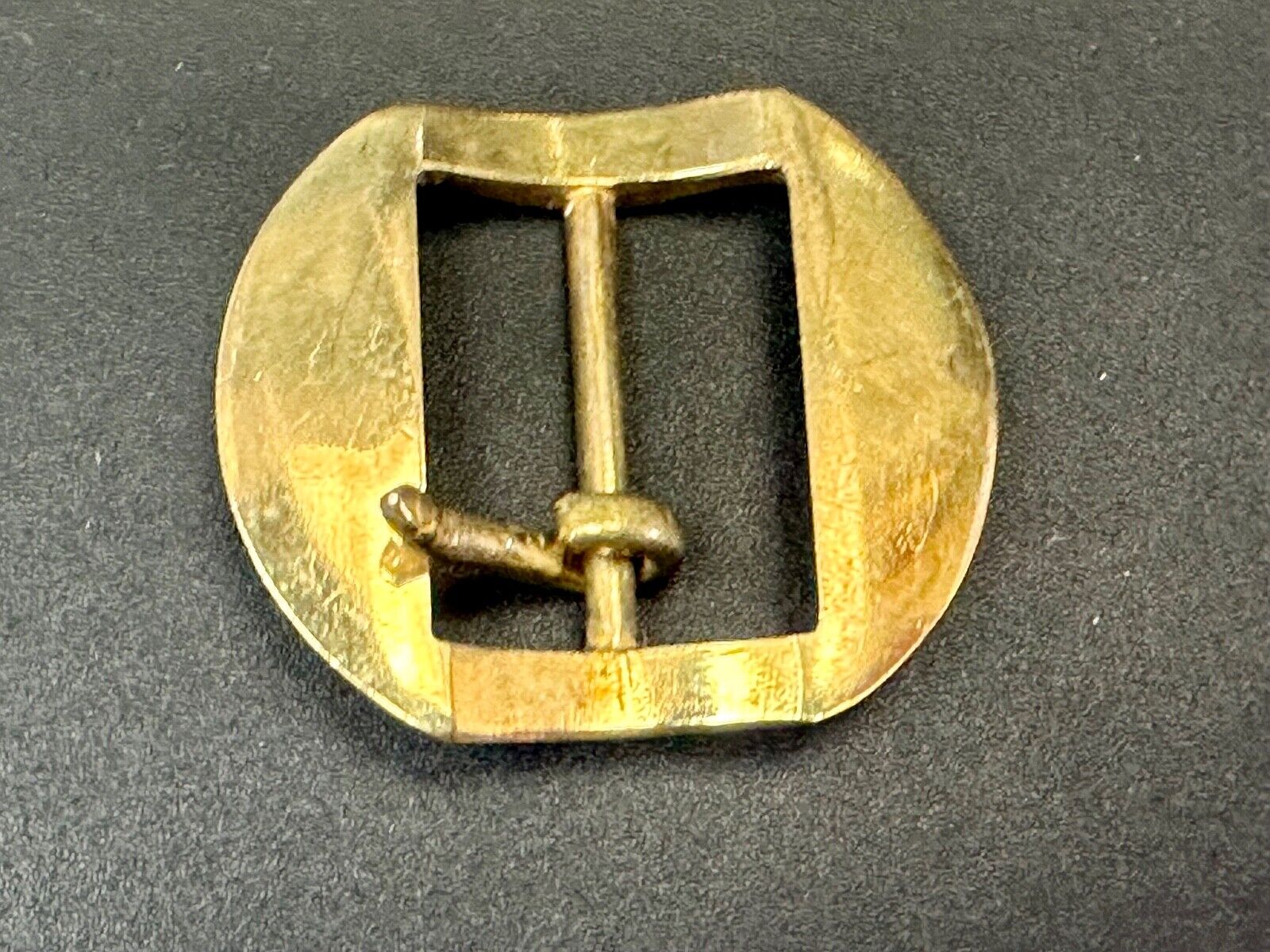 Unique Strange Shape! 103 / 30 2? raised round replacement belt buckle