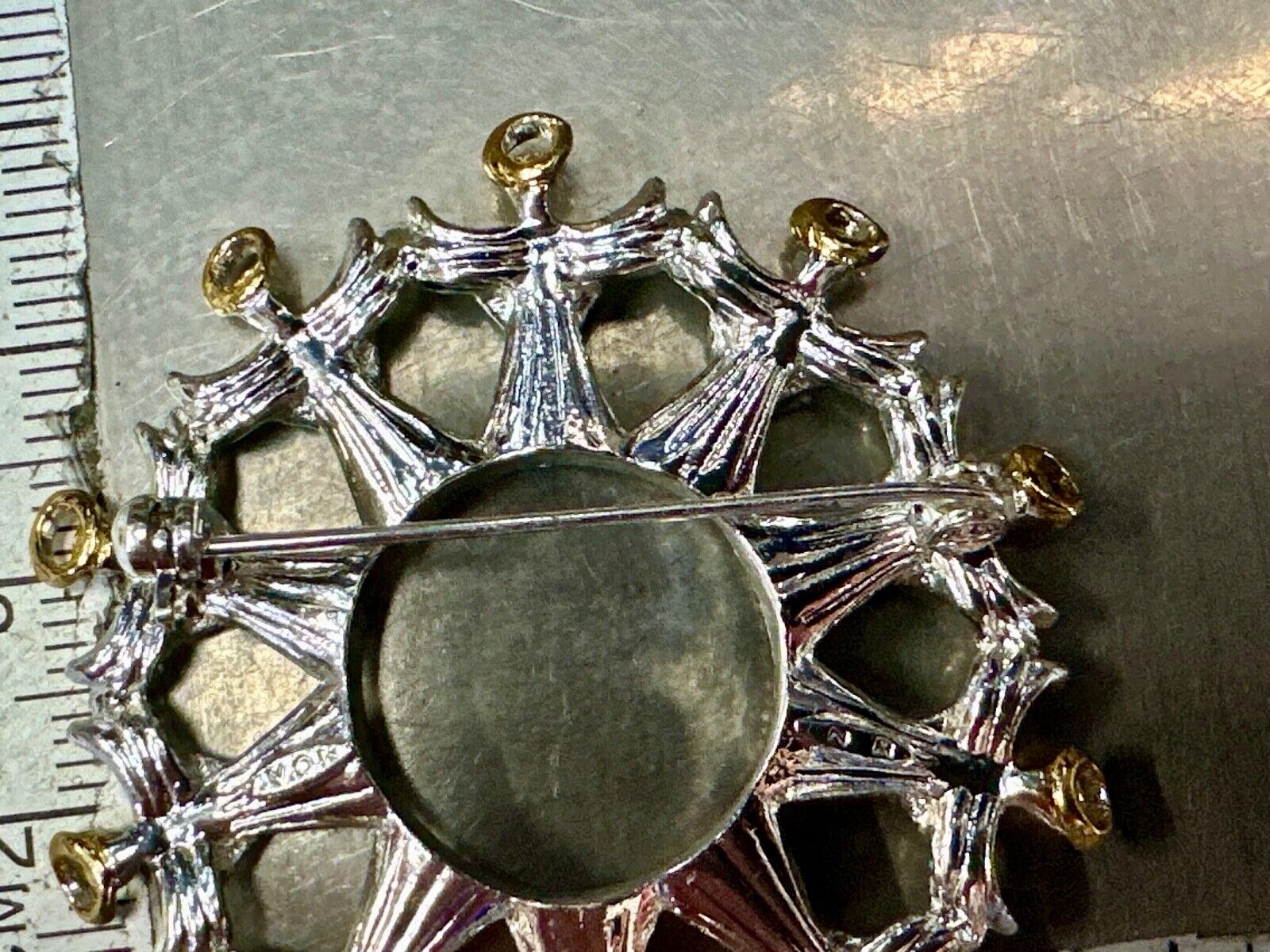 Angles in Circular pattern holiday wreath Avon signed vintage brooch pin
