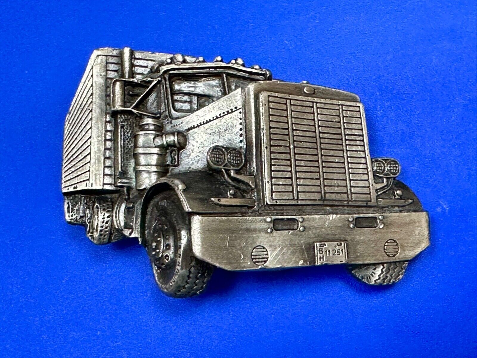 Vintage Cutout SEMI Truck Big Rig Cab USA made belt buckle Y-86