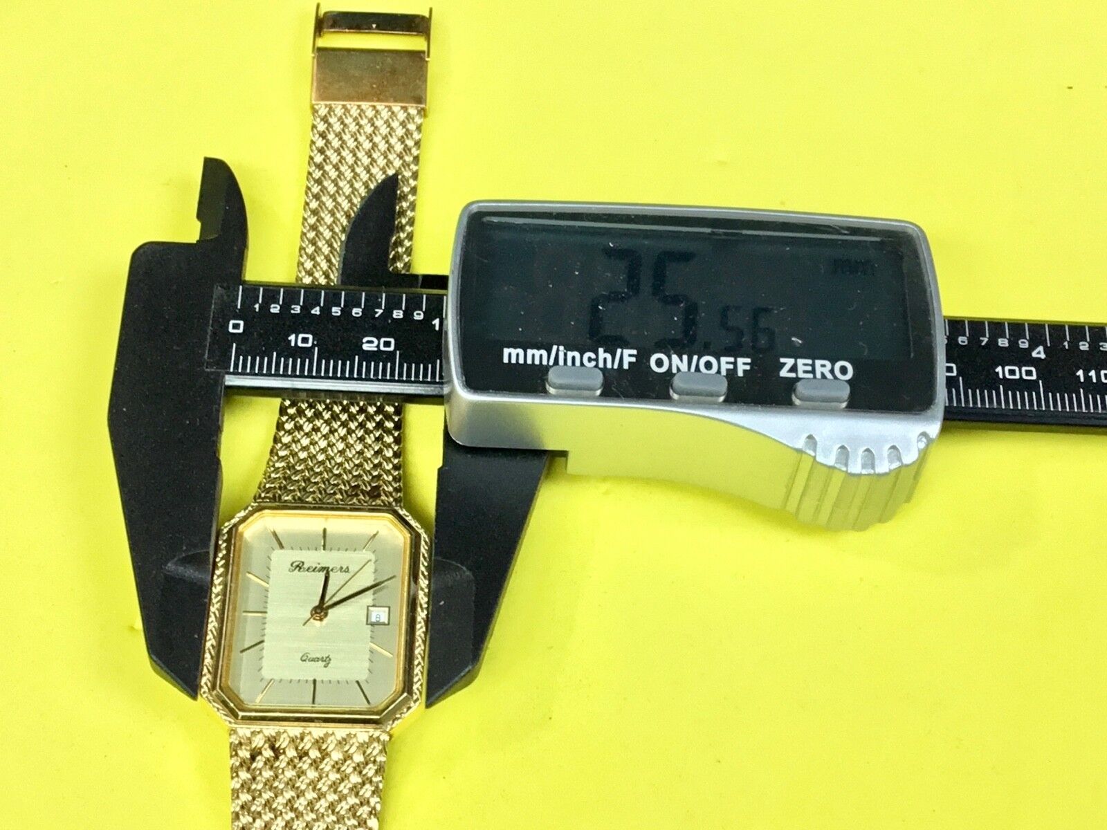  556 112R roamers quartz ladies watch with date Swiss parts Working well!  