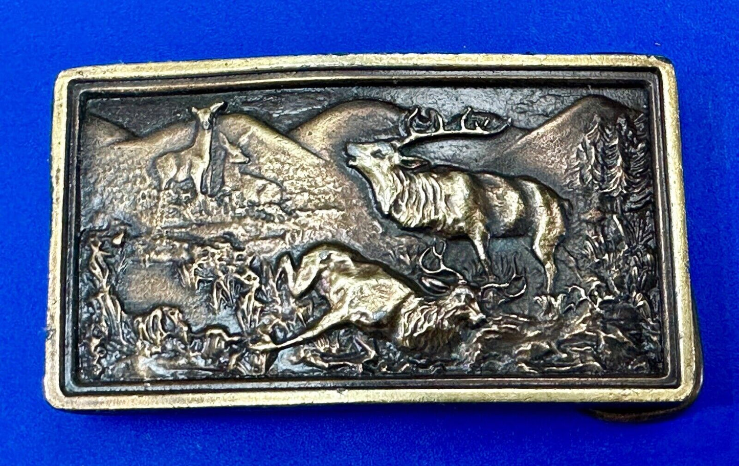 1977 MOOSE AND FALLEN ELK VINTAGE HUNTING THEME BERGAMOT BELT BUCKLE