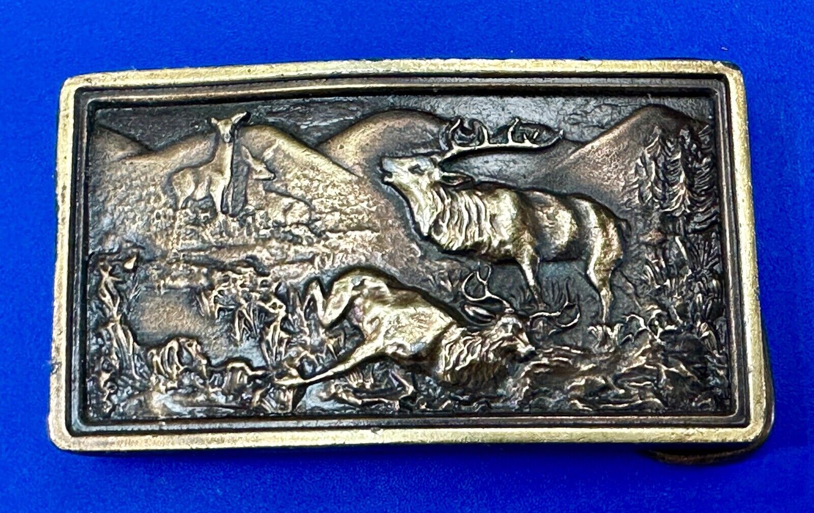 1977 MOOSE AND FALLEN ELK VINTAGE HUNTING THEME BERGAMOT BELT BUCKLE