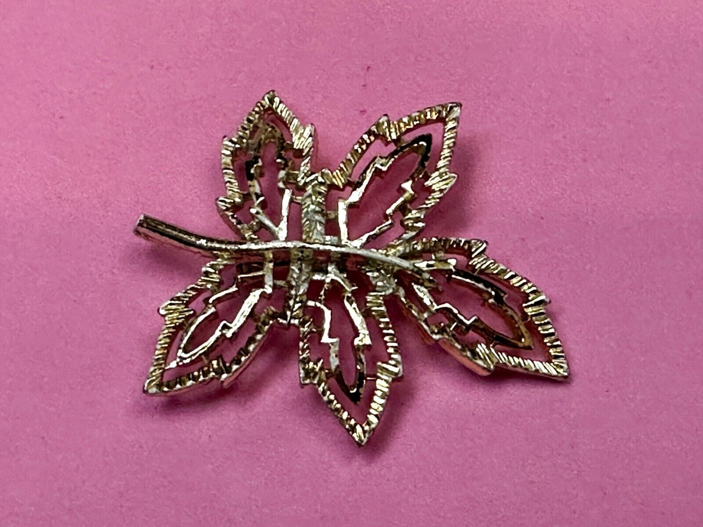 Artistic Maple Leaf Openwork Vintage Gold Tone Brooch Pin Signed by Gerrys