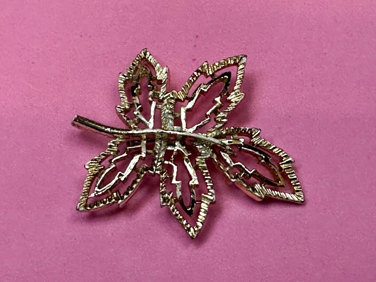 Artistic Maple Leaf Openwork Vintage Gold Tone Brooch Pin Signed by Gerrys