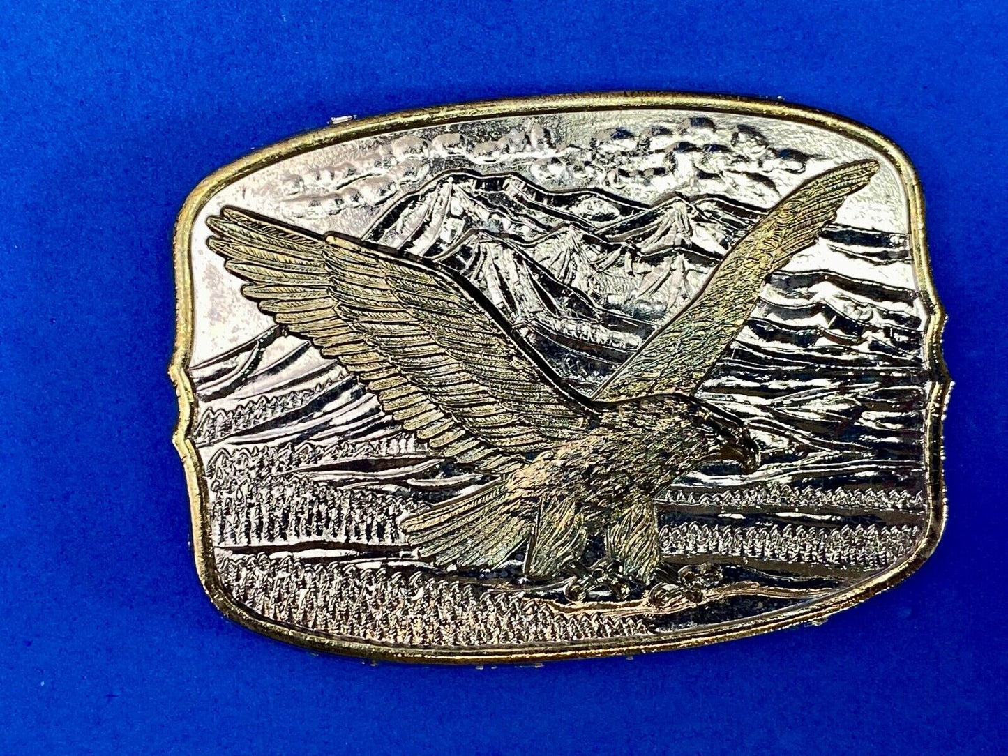 American Eagle Flying Hunting Diving Against Mountains Metal Belt Buckle 