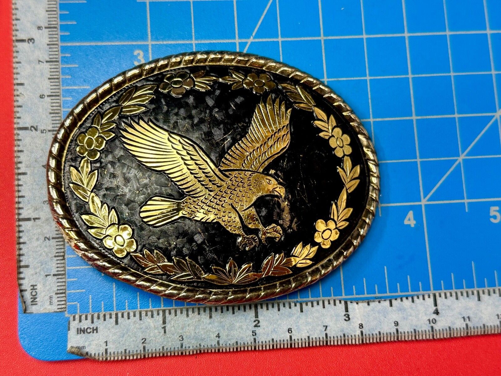 unique flying hunting diving EAGLE on western gold & black color belt buckle - W