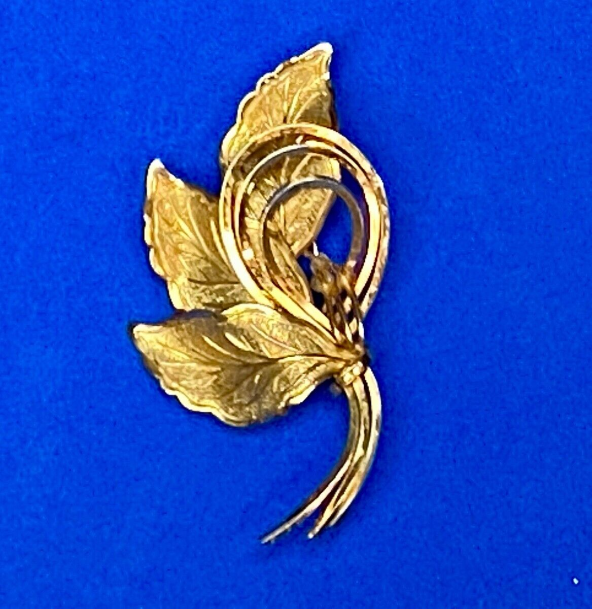 Vintage Etched Three Leaf Jewelry Gold Tone Brooch Pin Signed Turin?