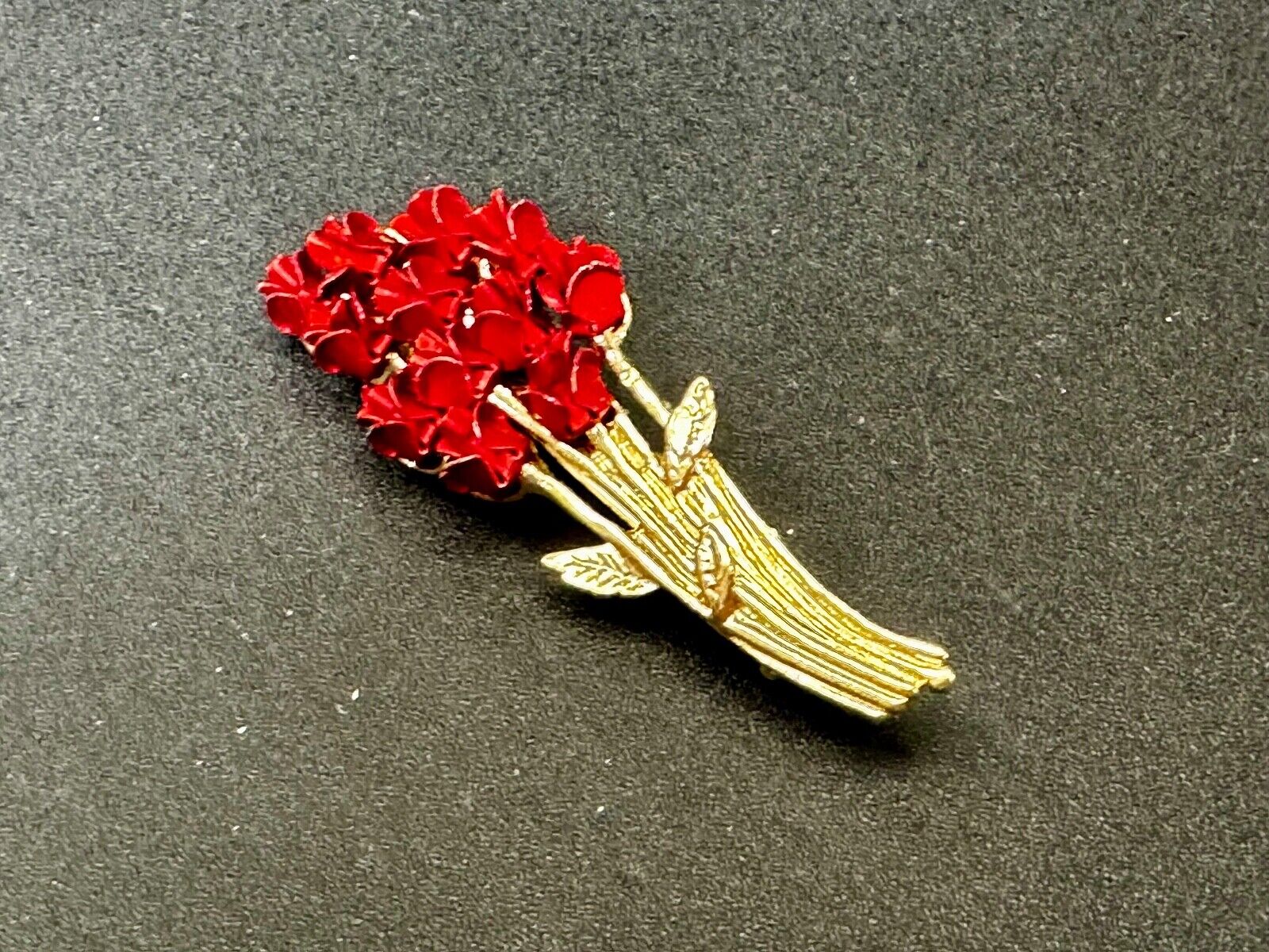 Valentines Day Gift! Red Roses Bouquet Gold Tone Brooch Pin Vintage Signed DM 97