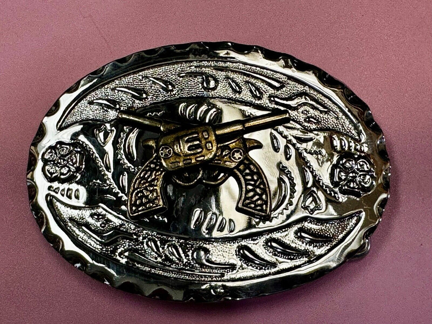 Two Gun Revolver Pistol Western Silver Tone Oval Vintage Cowboys Belt Buckle