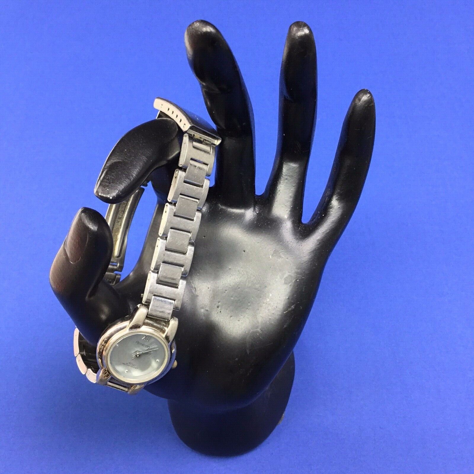 Armitron NOW Silver tone Comes Ladies Round Dress Watch   - Working Well