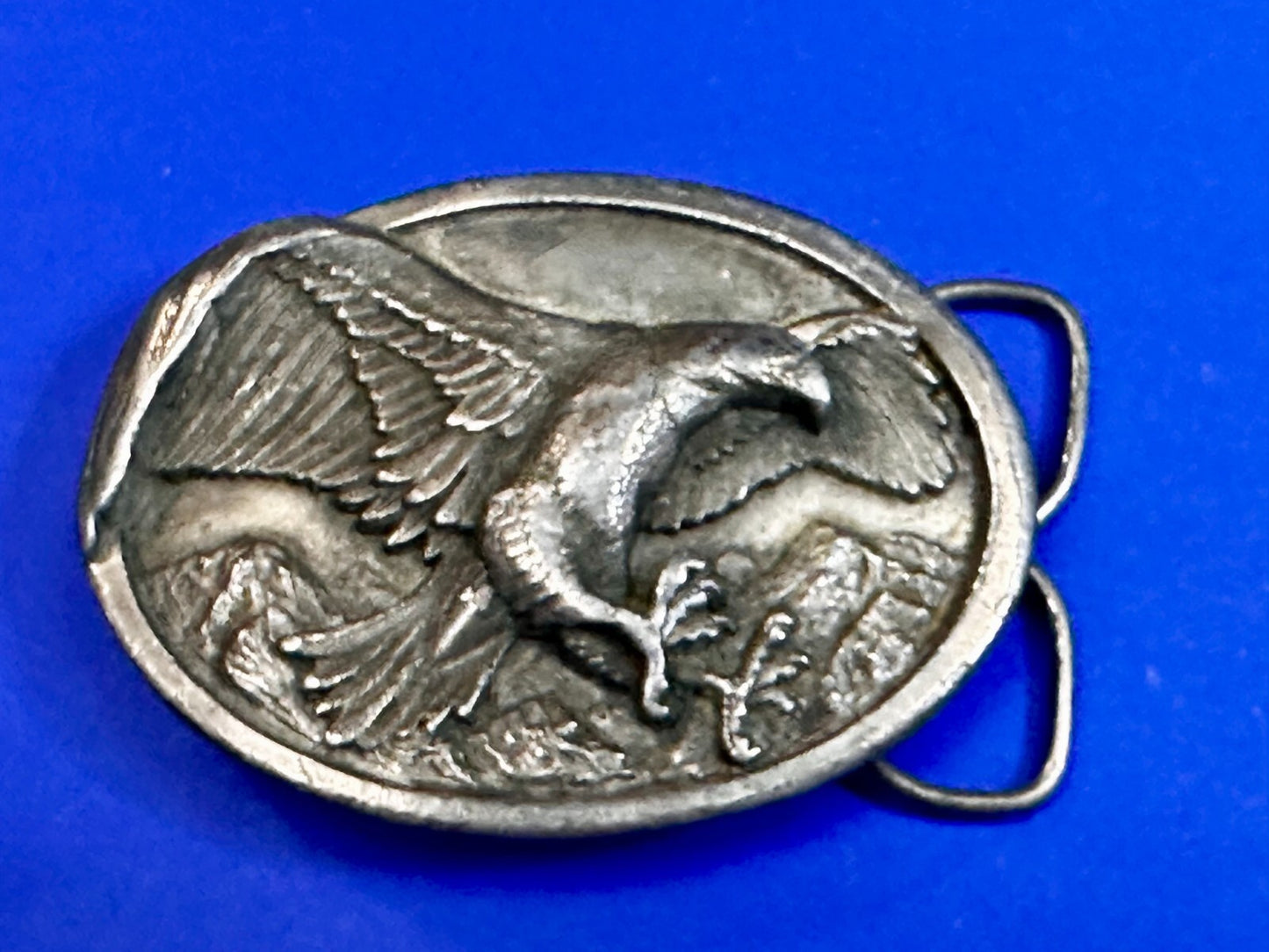 American Bald Eagle Attacking Flying Hunting Vintage 1984 Bergamot Belt Buckle