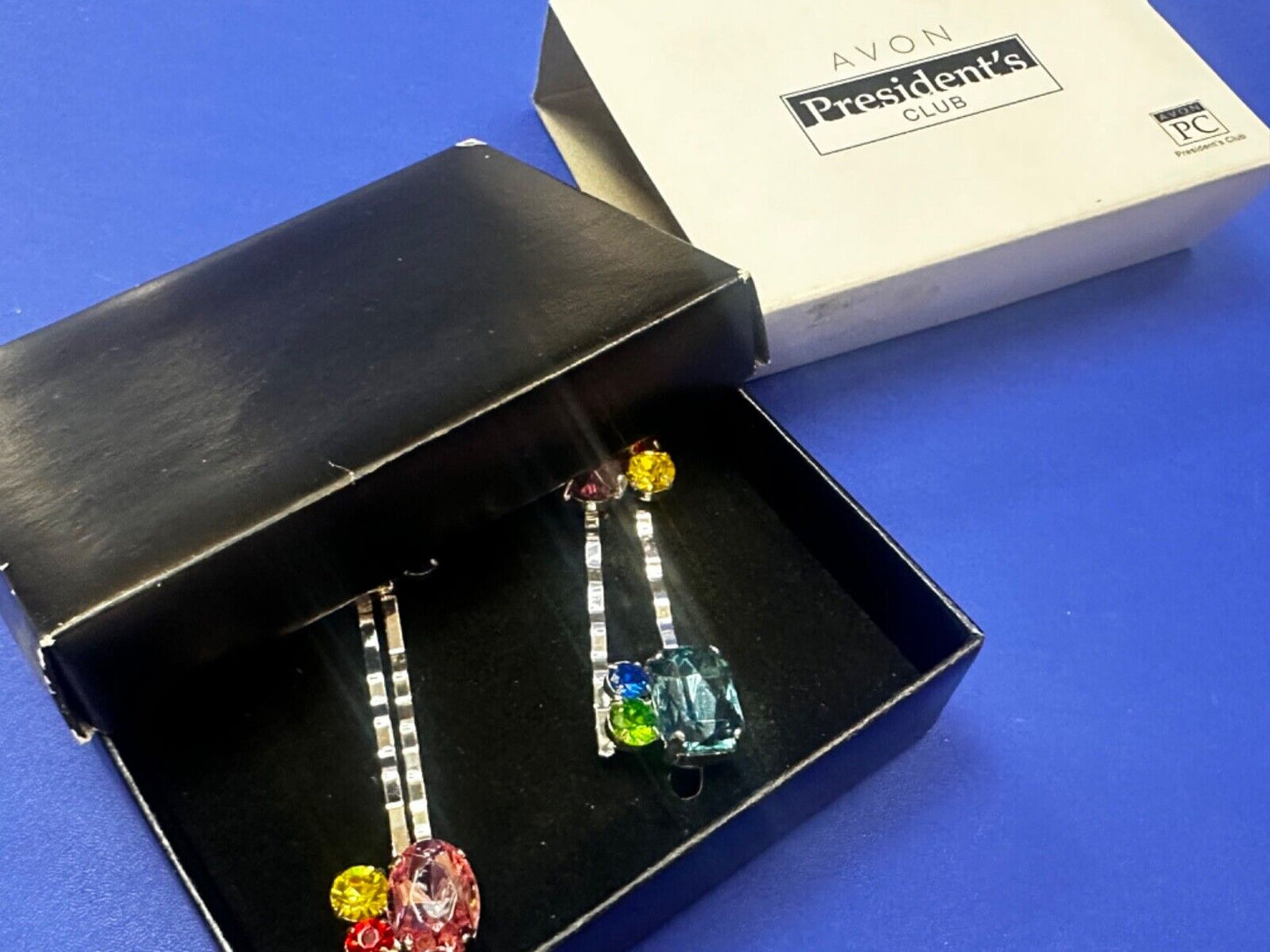 Avon Hair Barrett's 2012 Presidents Club NOS Dual Pair Set of 4 NOS Pins