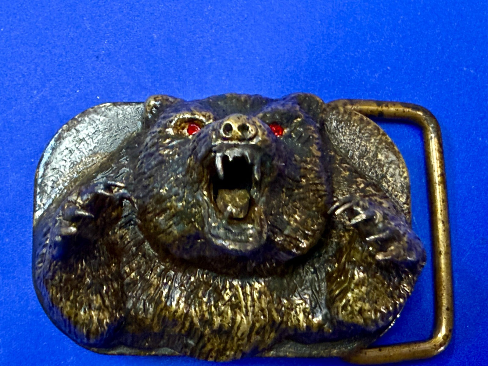 Attacking Angry Grizzly Bear Red Rhinestone Eyes Thick Heavy Artisan Belt Buckle