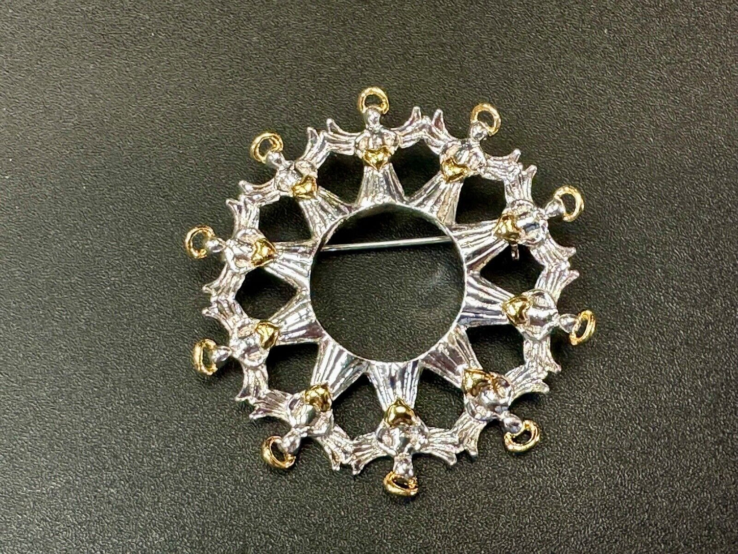 Angles in Circular pattern holiday wreath Avon signed vintage brooch pin