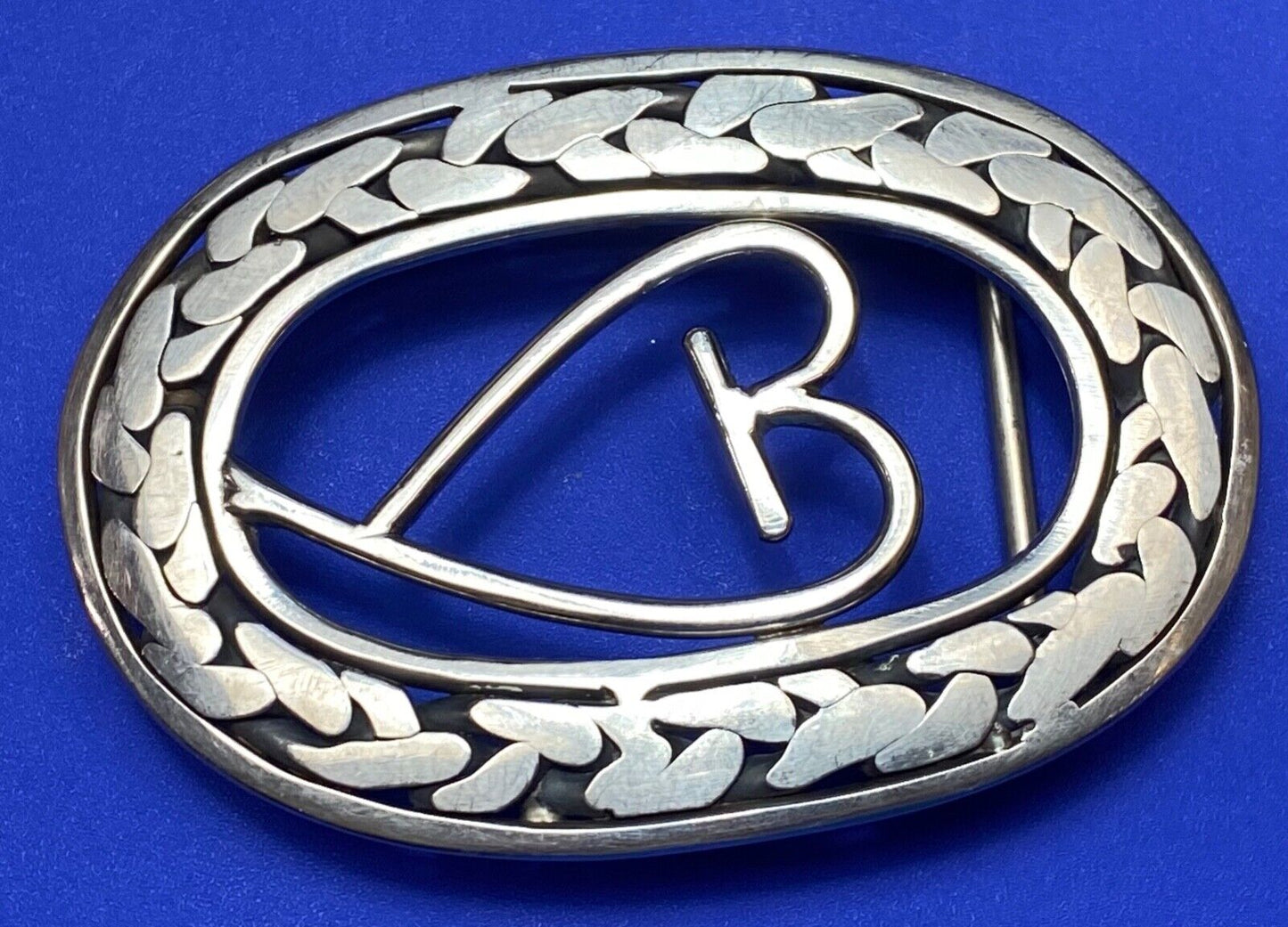 Artisan Beautiful Heart inside of open oval flower Art belt buckle