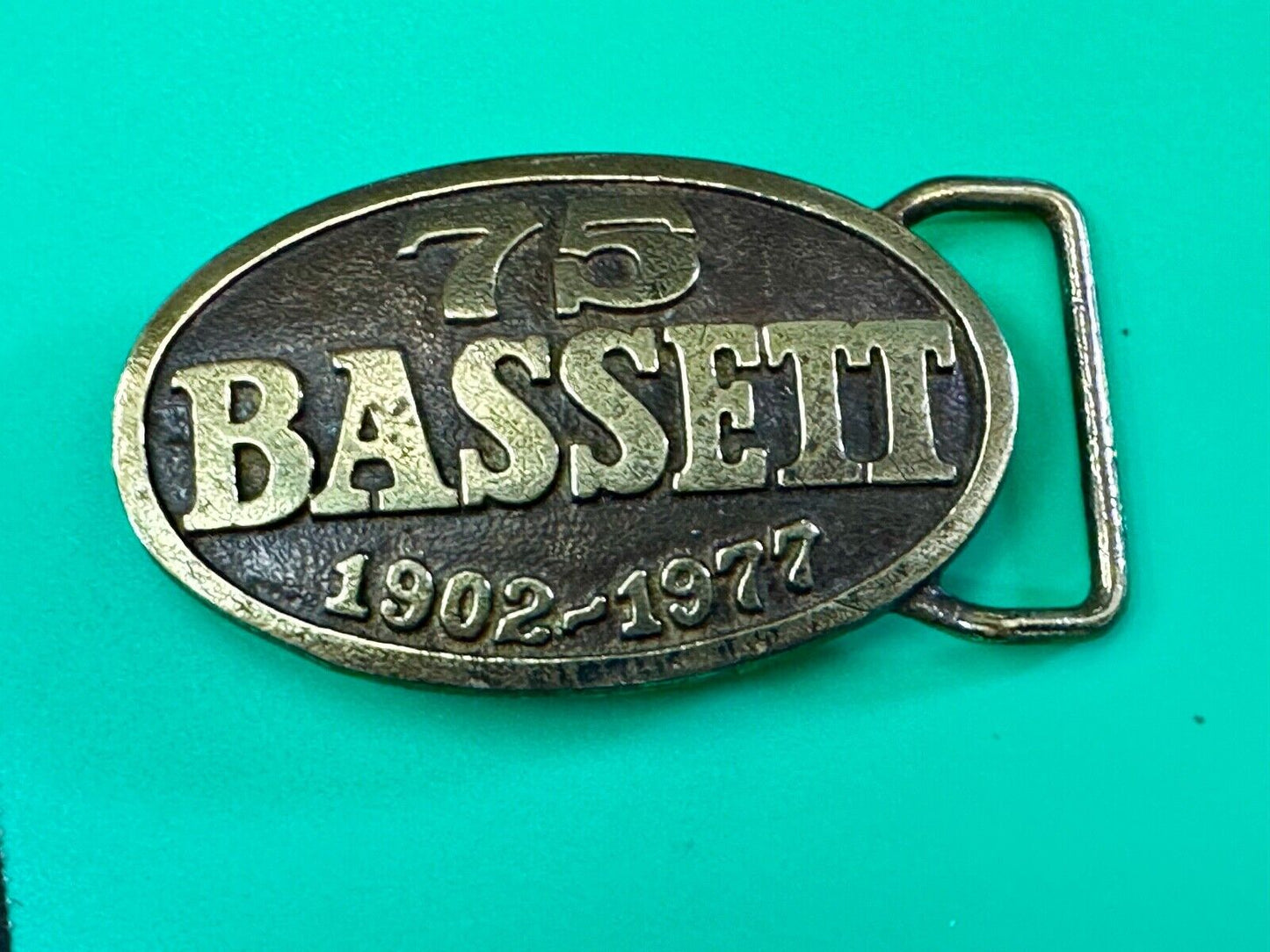 Vintage 75 BASSETT Furniture 1902 - 1977 solid brass belt buckle