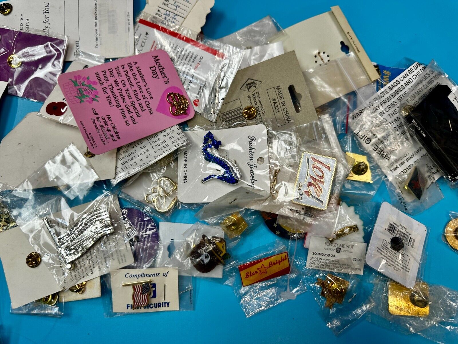 Vintage & Modern NOS Brooches & Pin's Resale Bulk Lot, Junk Drawer Grab Bag