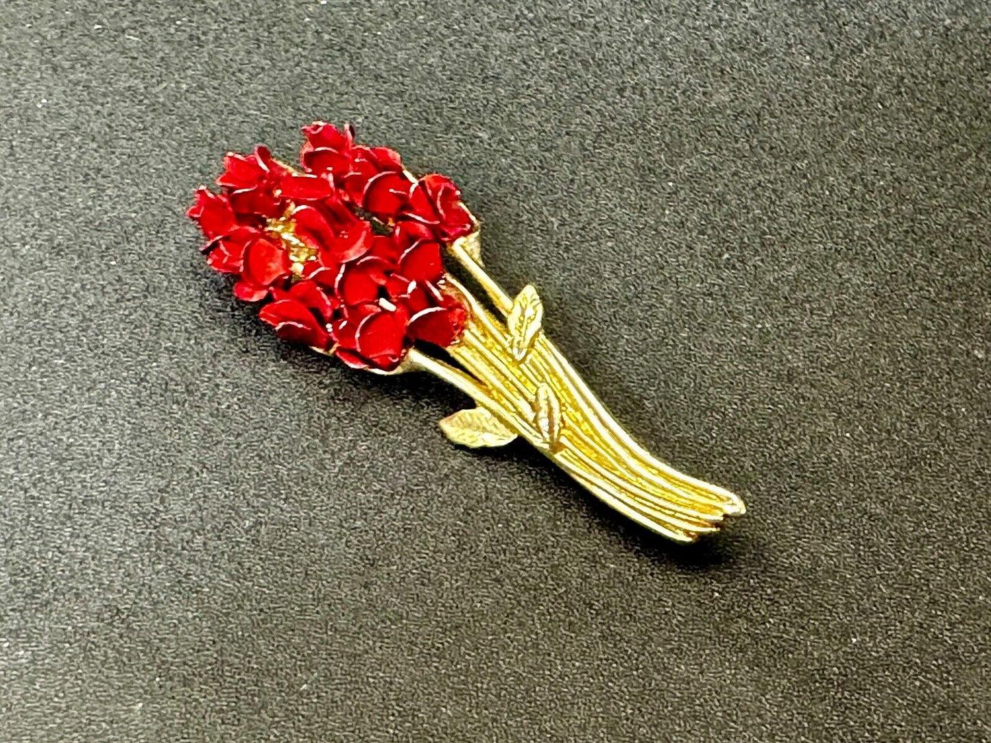 Valentines Gift!  Red Roses Bouquet Gold Tone Brooch Pin Signed DM 97