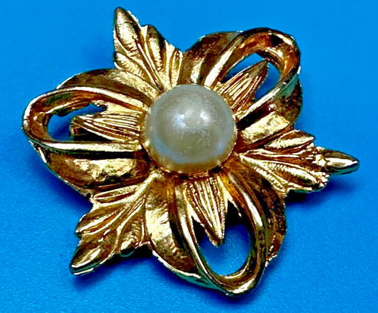 Beautiful Flower W/ Faux? Pearl Center Openwork Gold Tone Brooch Pin Marked 1100