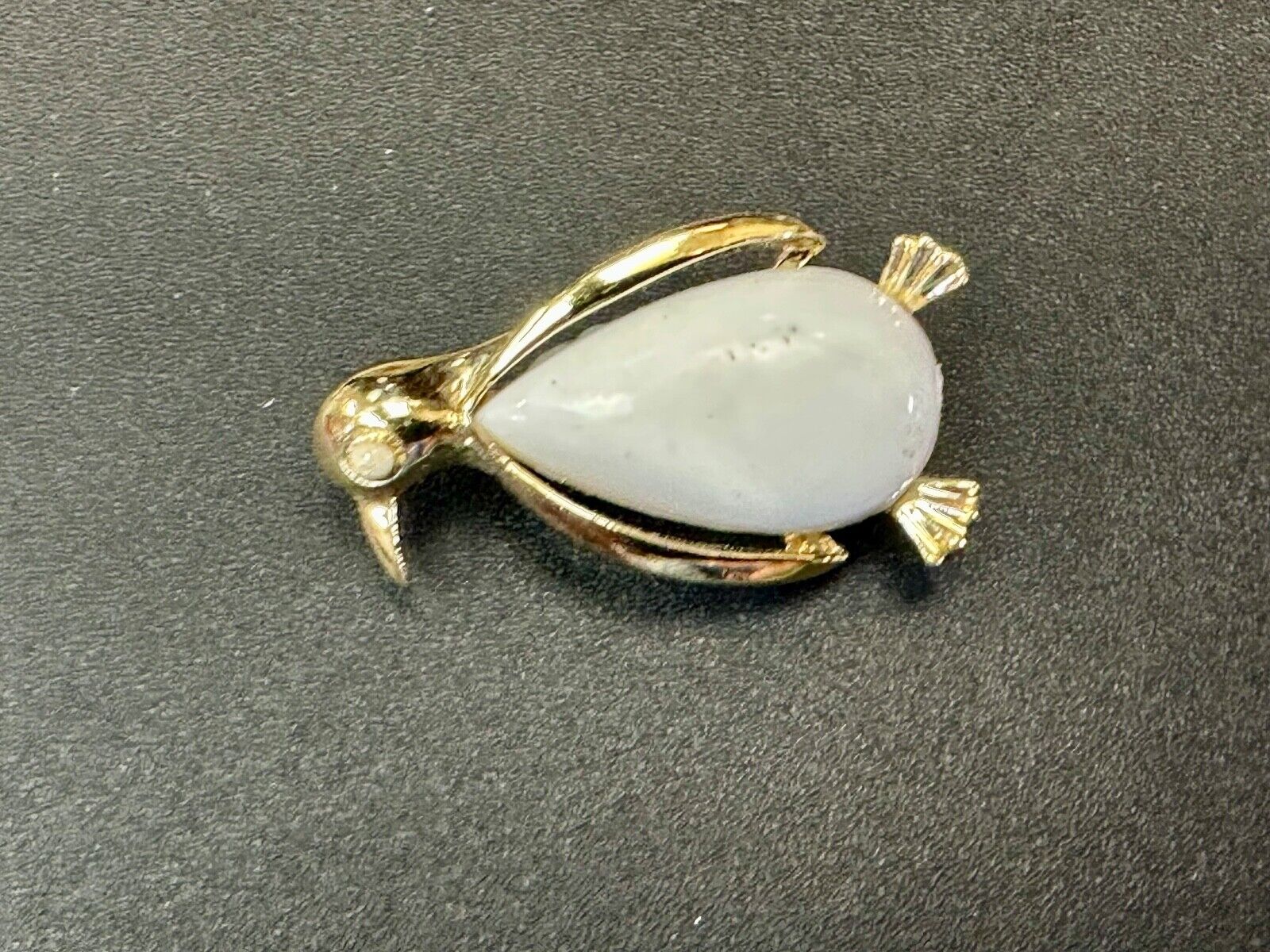 Adorable Penguin Gerrys vintage gold tone white belly brooch pin