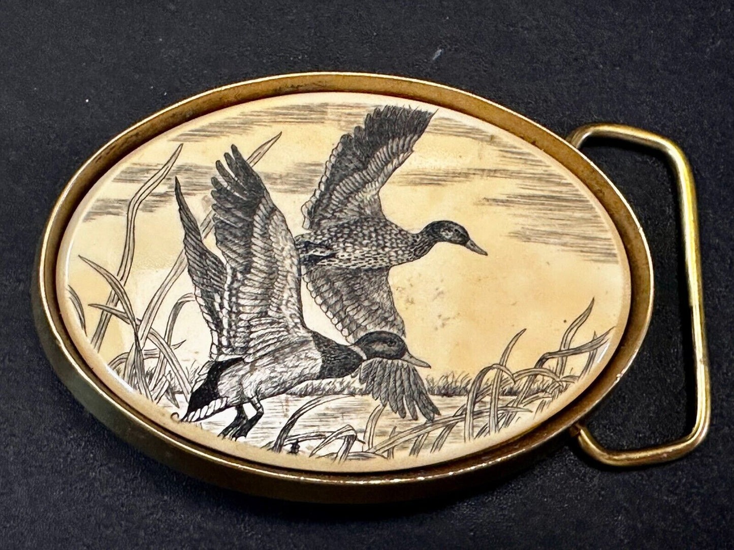 Two Flying Duck Mallards Faux Scrimshaw Solid Brass VTG 1983 Barlow Belt Buckle