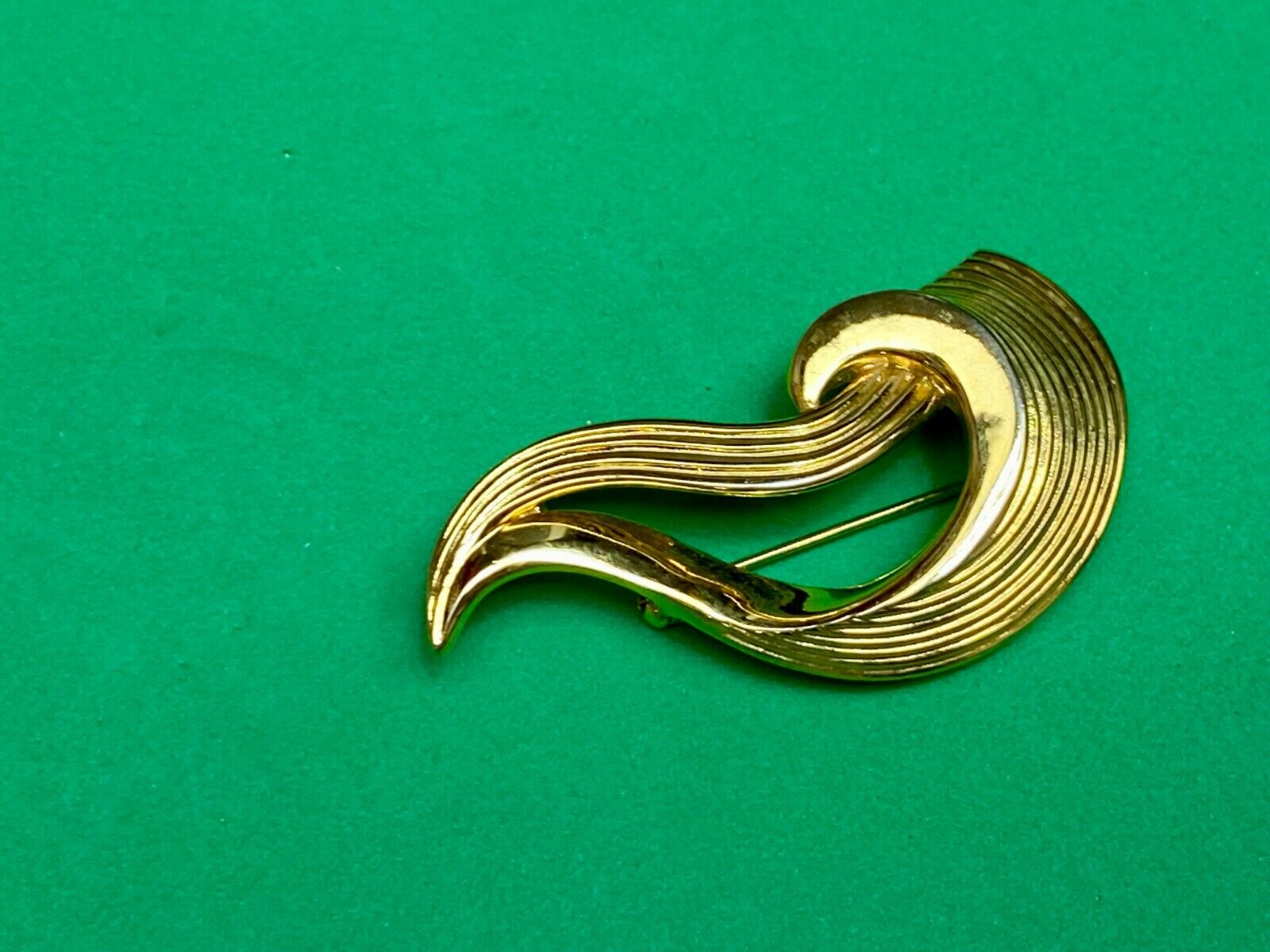 Vintage Brooch MJENT M Jent gold tone Abstract leaf swirl wave Large lapel pin