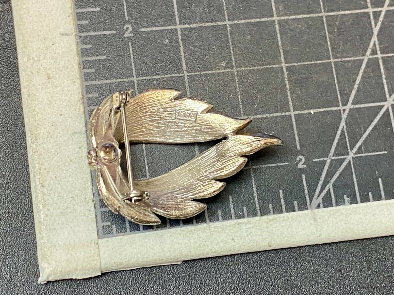 Vintage LEAF shaped silver tone JJ Jonette Brooch pin