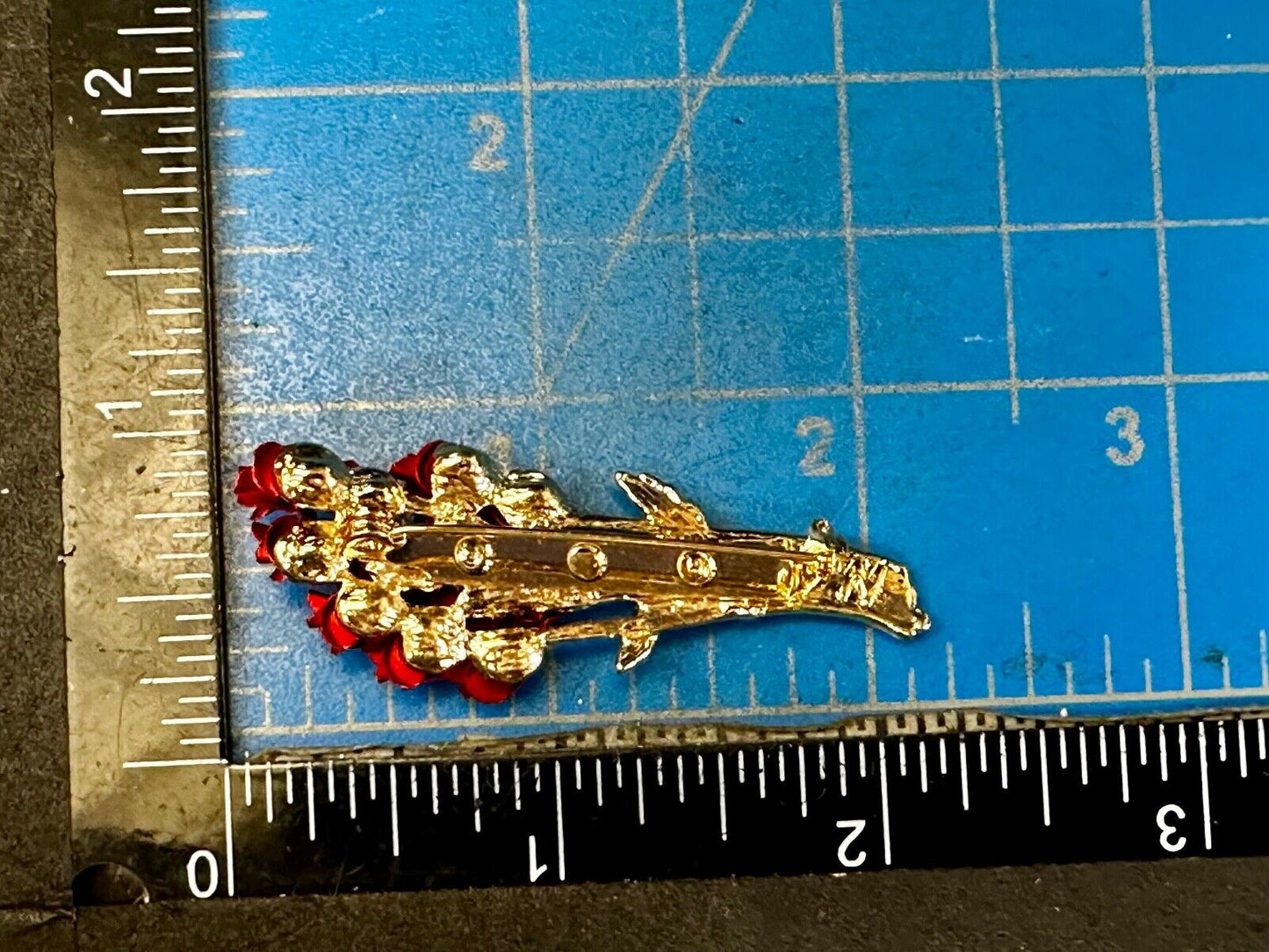Valentines Day Gift! Red Roses Bouquet Gold Tone Brooch Pin Vintage Signed DM 97