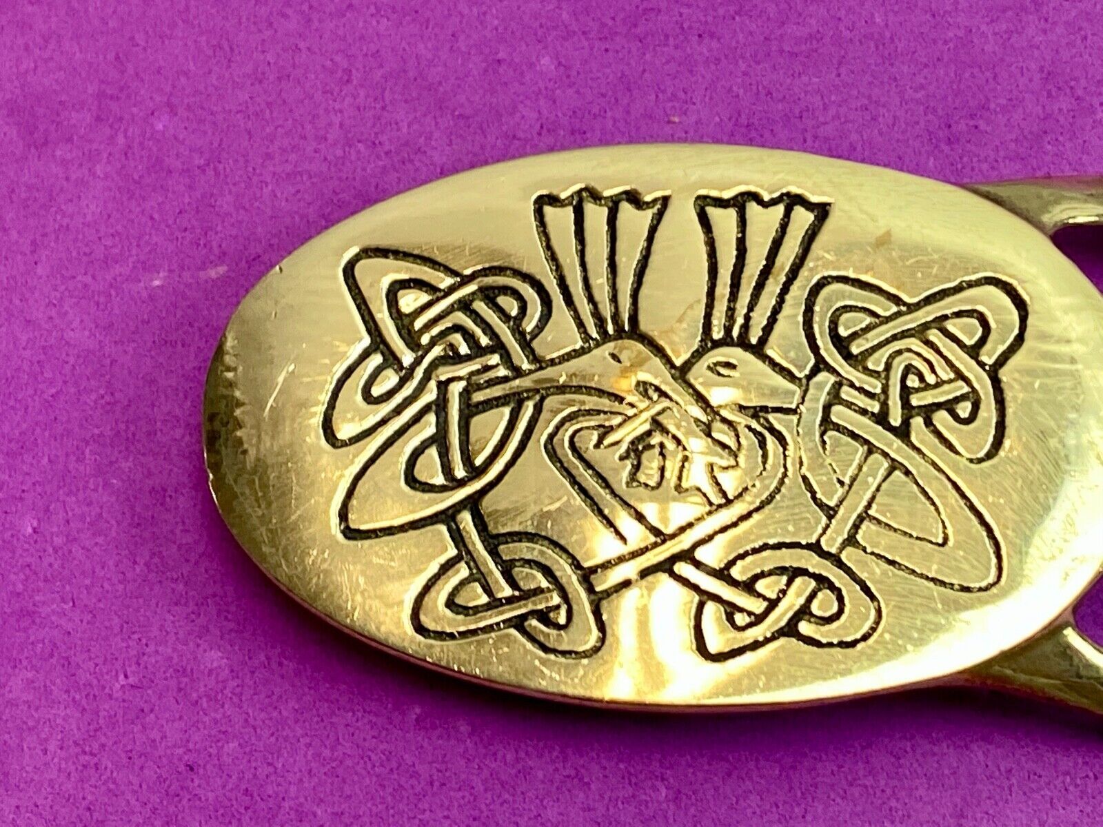 Vintage artisan solid brass belt buckle drawing of two doves Love birds 